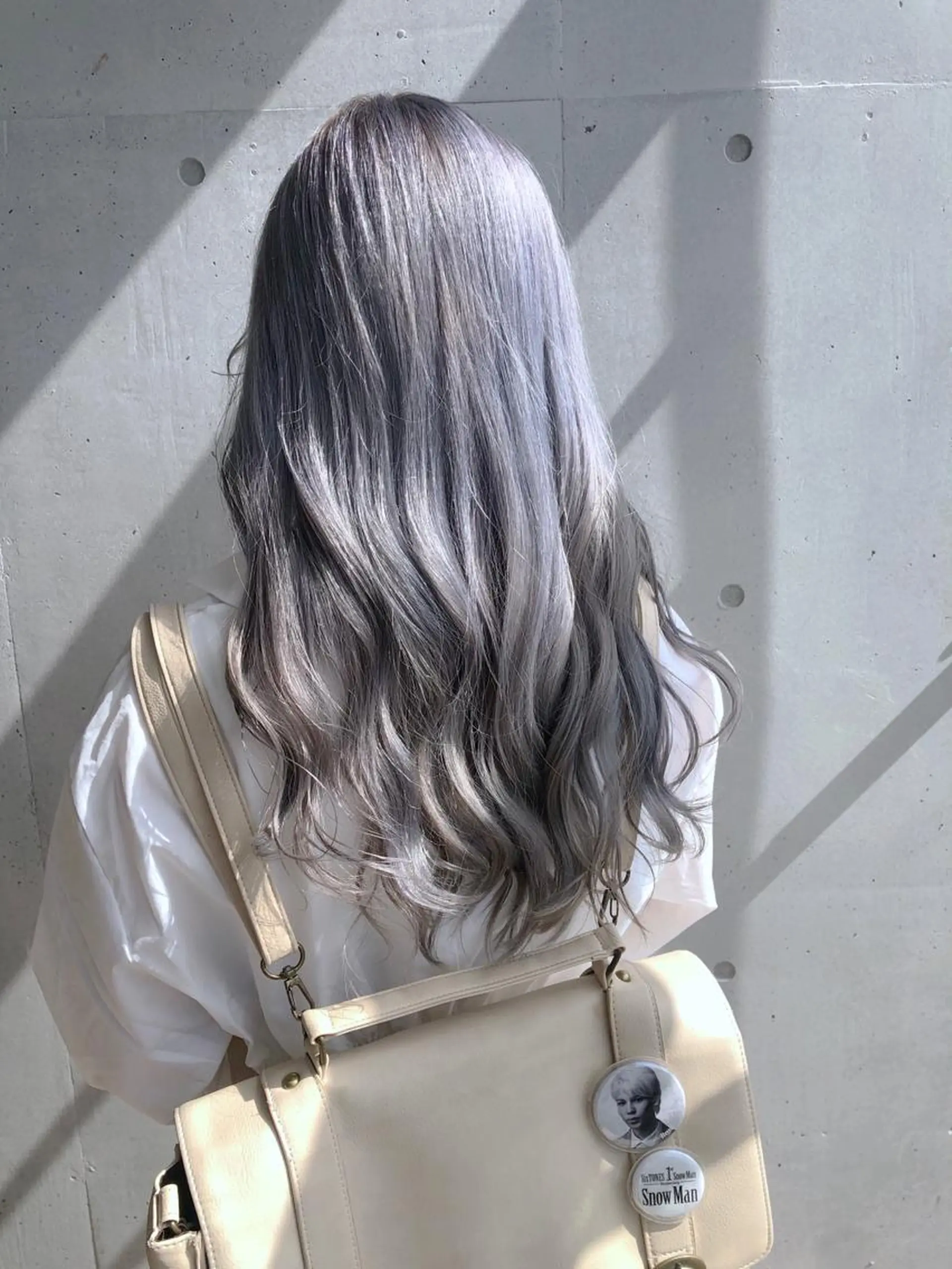 ロング カラー ブリーチ シルバー ホワイトシルバー ヘアカラー トリートメント ヘアセット ☕️ベージュカラー 内藤光哉☕️のヘアスタイル