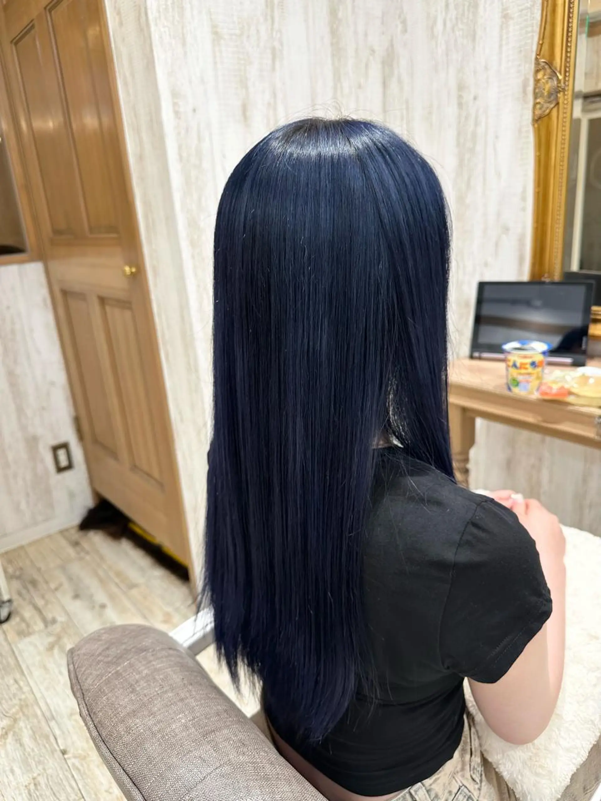 カラー ブリーチ ネイビーカラー おのだ あやなのヘアスタイル