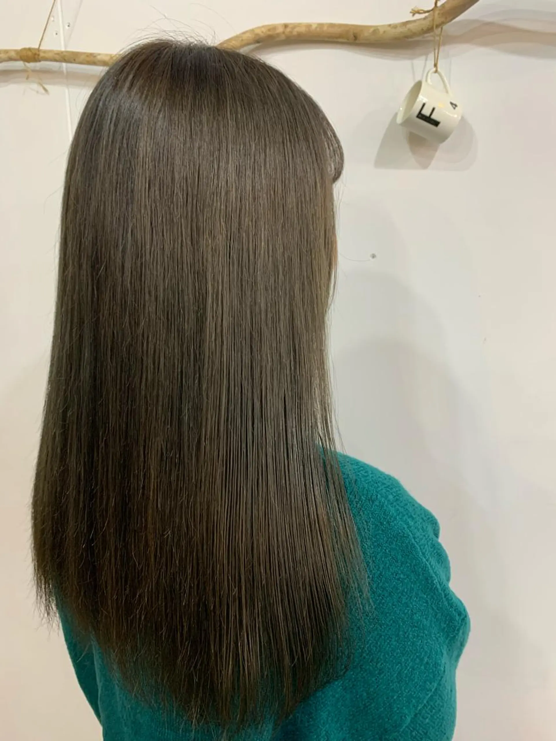 ロング カラー アッシュ アッシュグレー ブリーチ イルミナカラー ブリーチなしカラー RINKA 琳茄のヘアスタイル