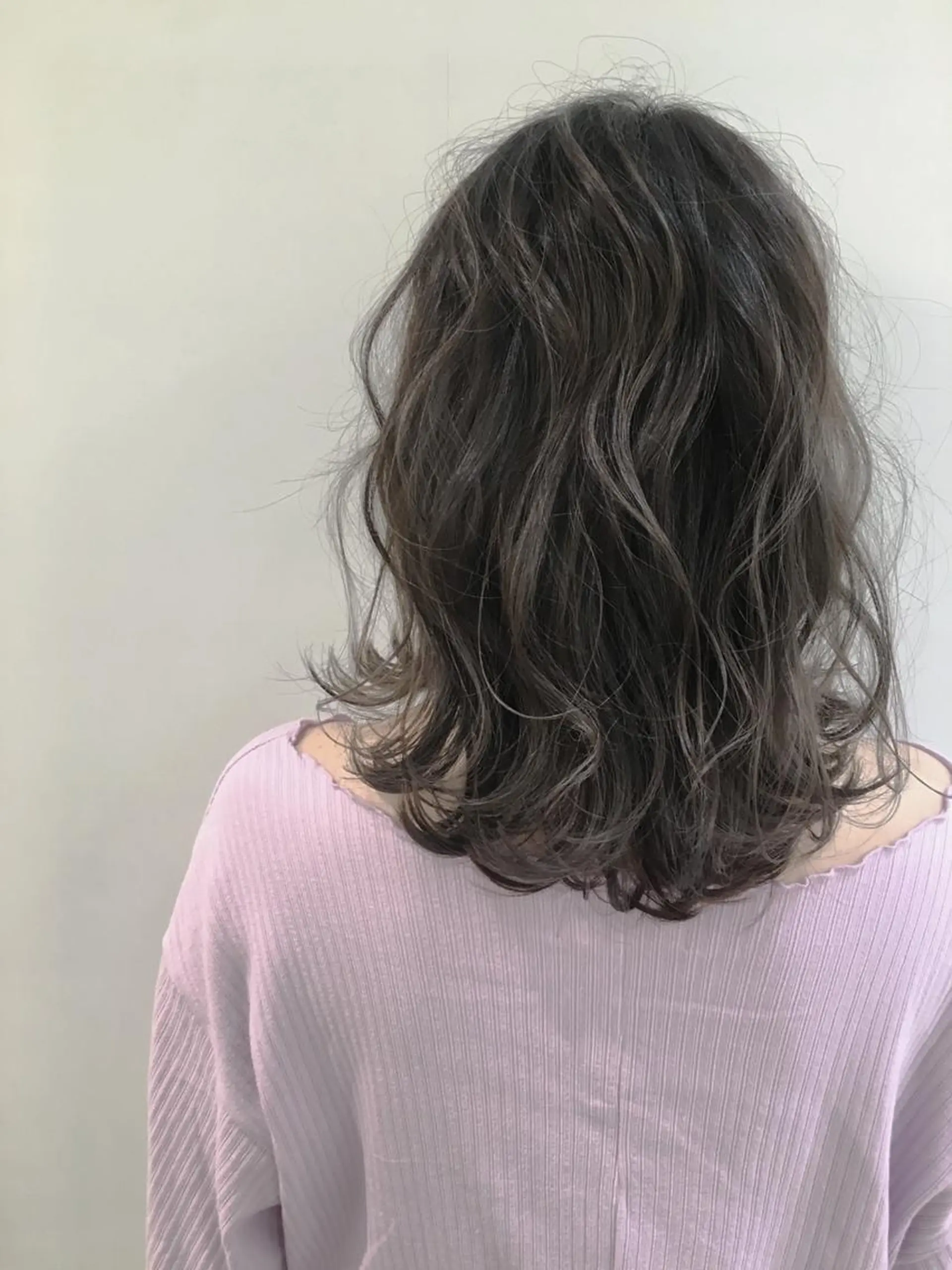 ミディアム due hair 京都駅前店 MILBON オージュア認定サロン【デューヘアー】所属・ハイトーンブリーチ 土坂　由志【京都】のヘアスタイル