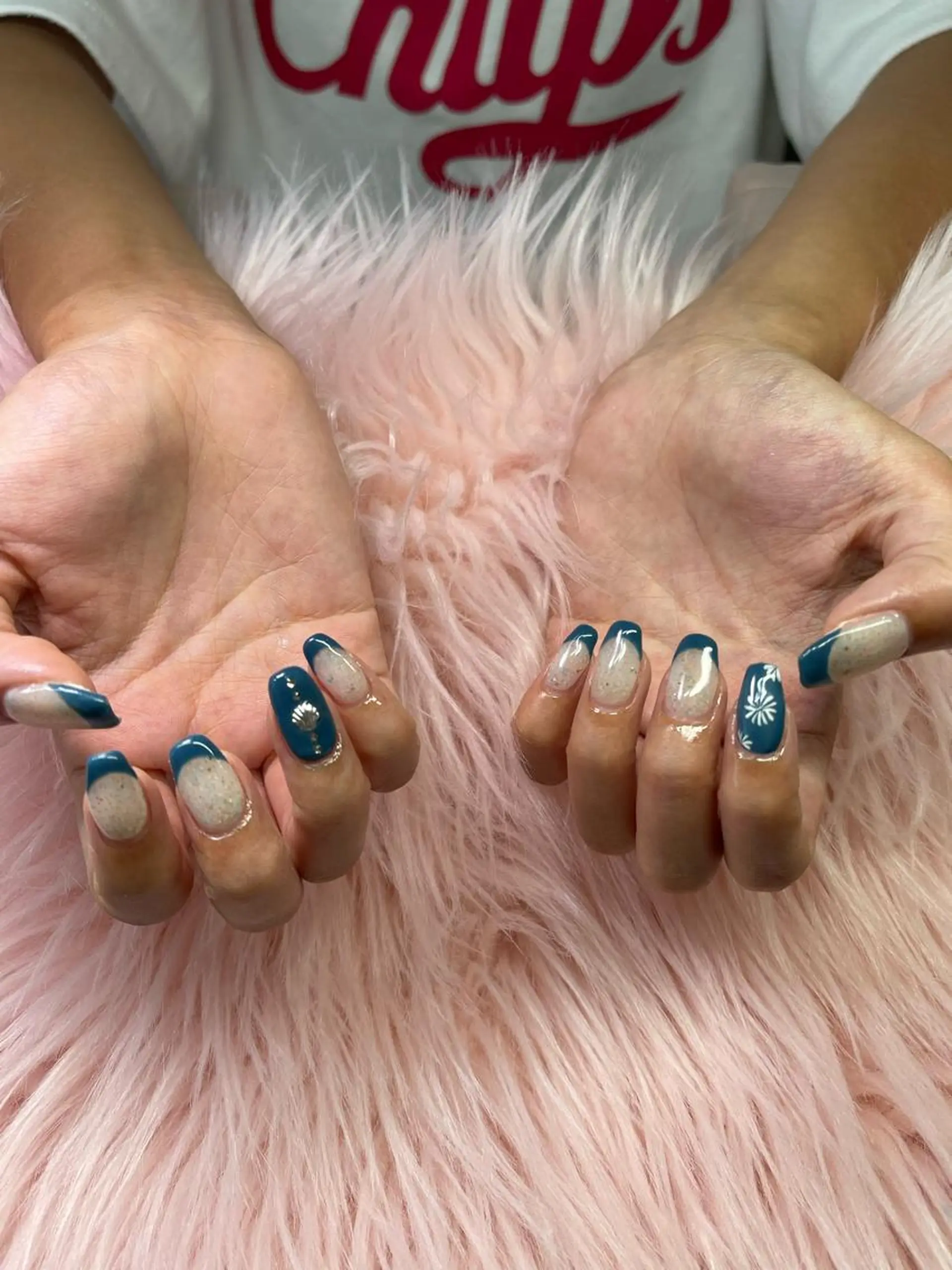 ネイル ブルー フレンチネイル ネイルサロンキュアイスト所属・キュアイスト アコパラジェル調布のネイルデザイン
