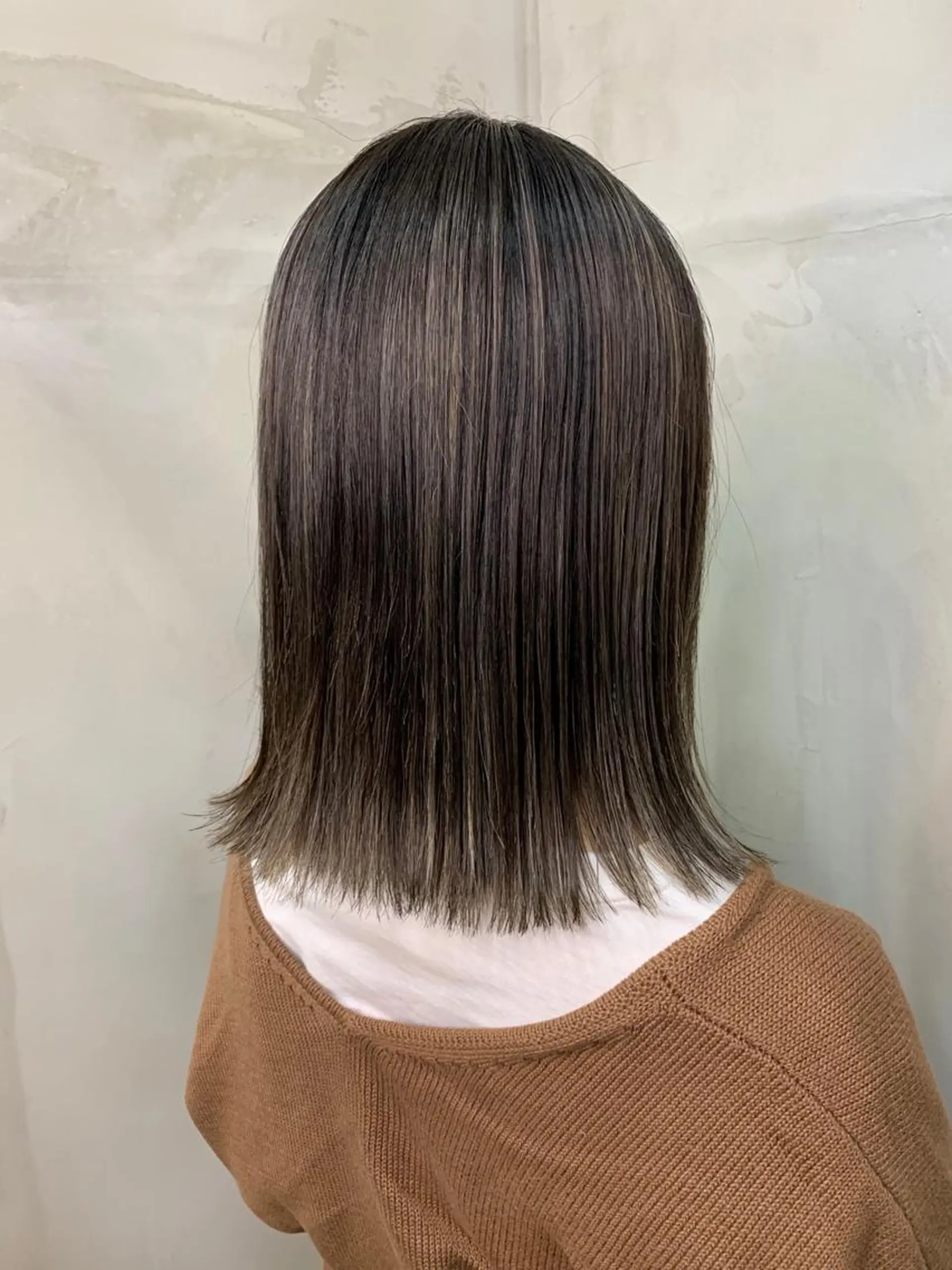 ミディアム カラー アッシュ バレイヤージュ ベージュカラー ブロンド ブルーカラー ヘアカラー レイヤーカット/ 艶カラー/RYOMAのヘアスタイル