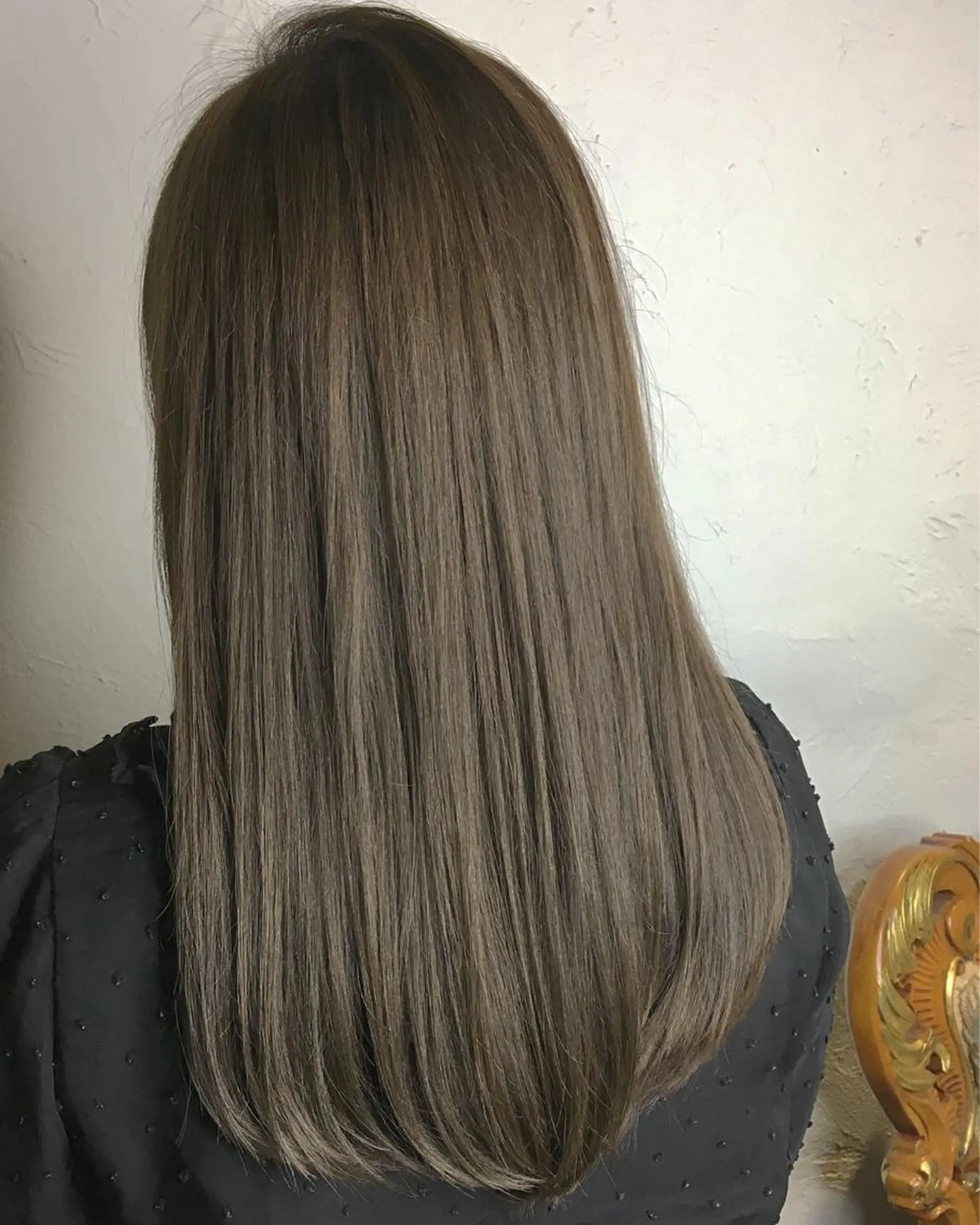 ロング カラー パーマ ヘアアレンジ グレージュ エグチ アキラのヘアスタイル