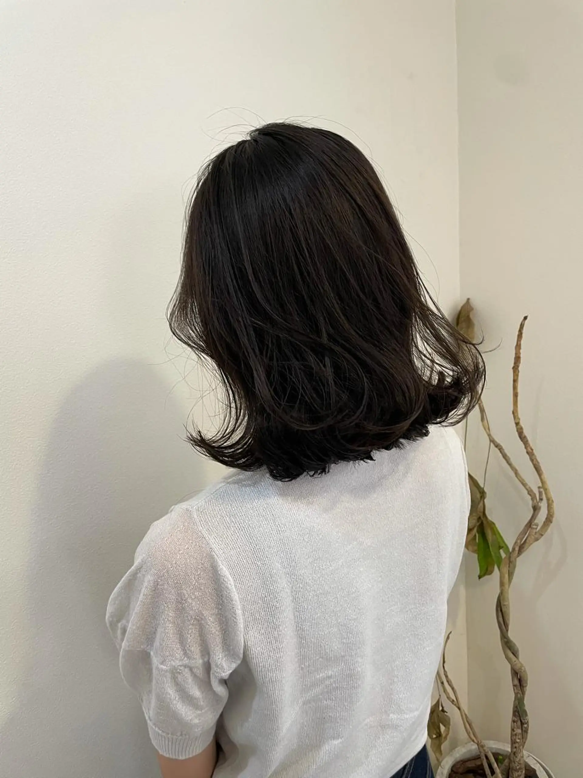 ミディアム カラー グレージュ 外ハネヘア カット ヘアセット 髪質改善特化 🫧松野力也のヘアスタイル