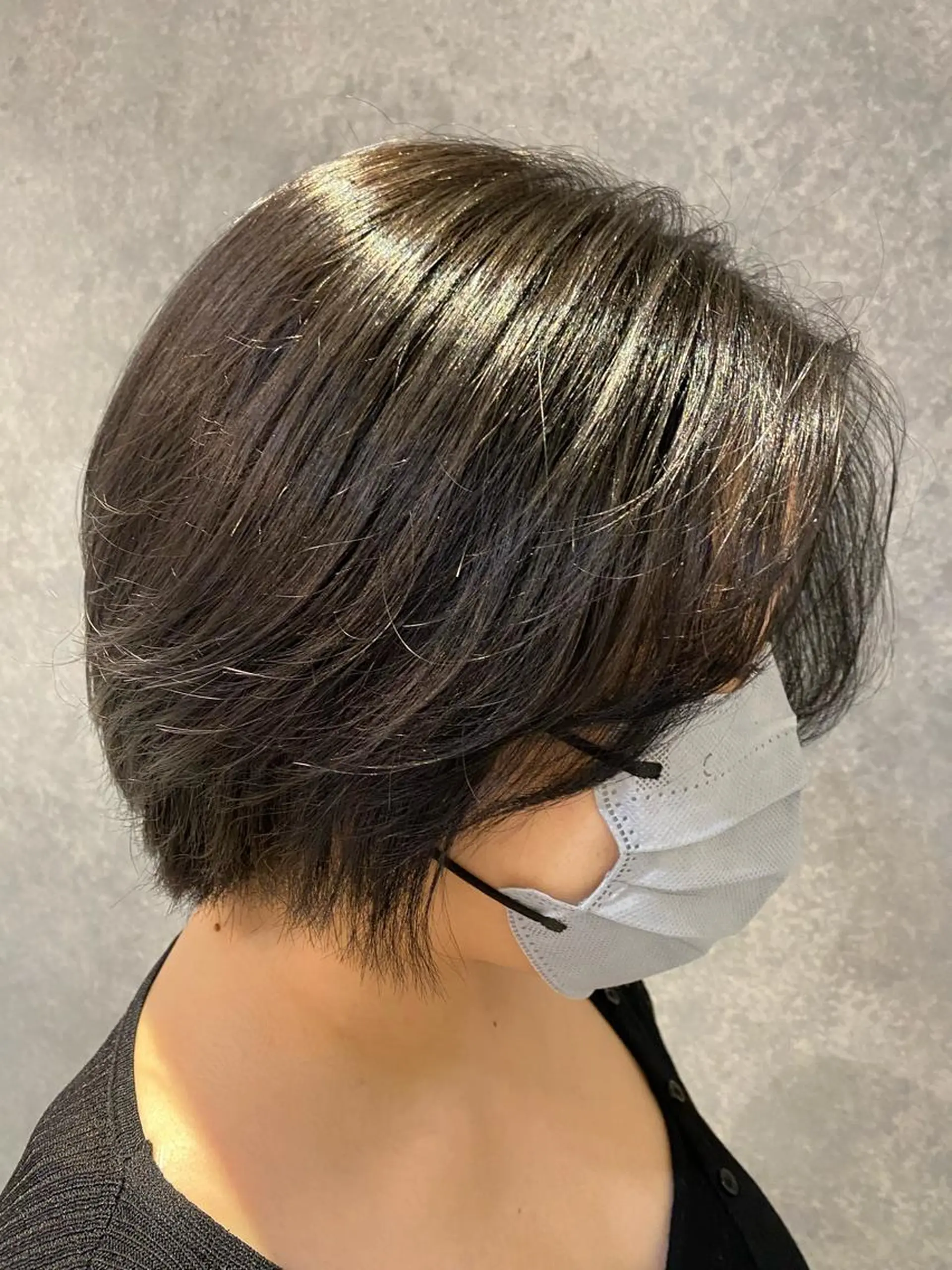 ショート カラー ダークグレー AiRU hair RIRIKOのヘアスタイル