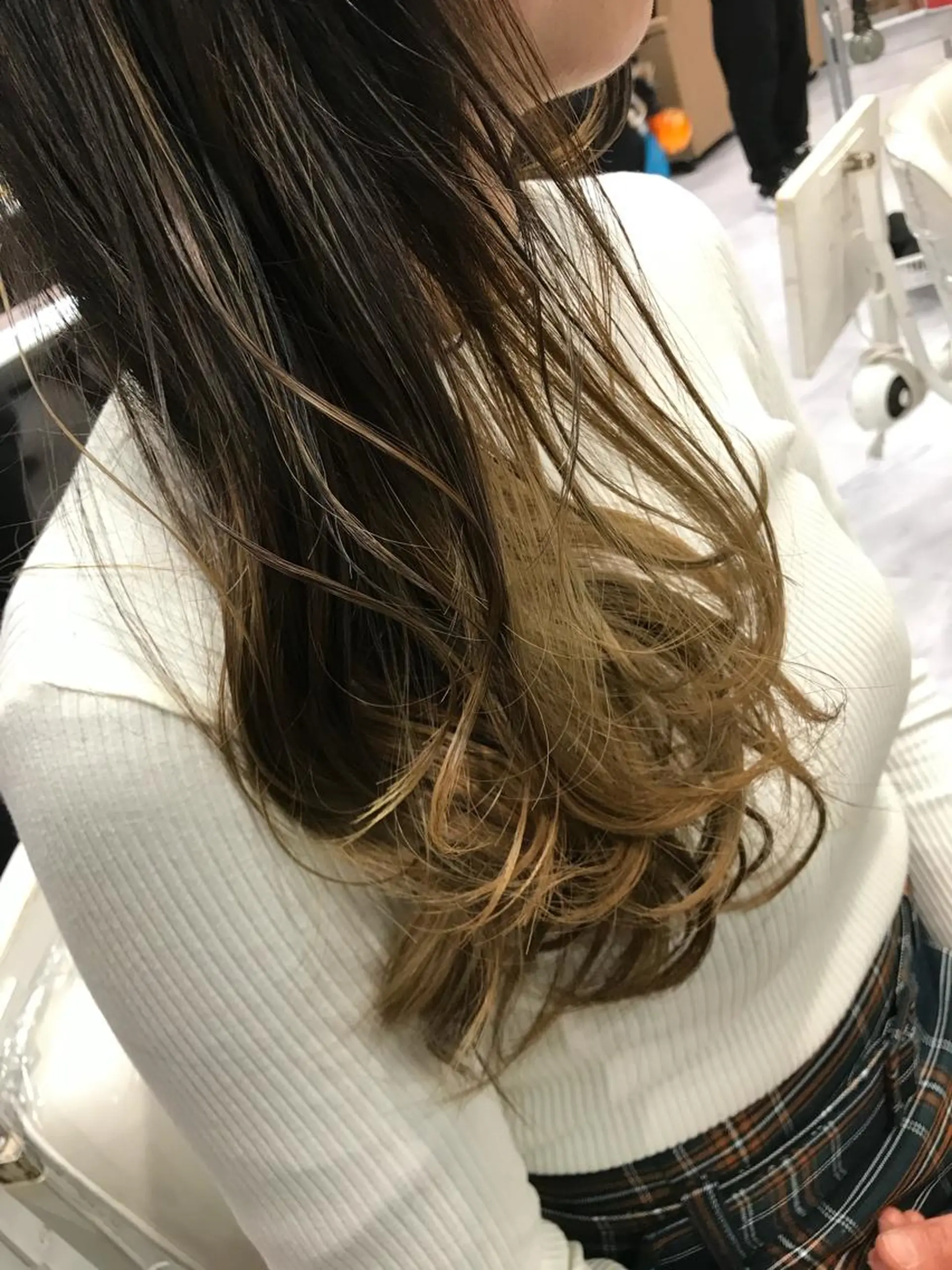 ロング カラー ベージュカラー グラデーションカラー MUSASHI ブリーチカラー◎のヘアスタイル