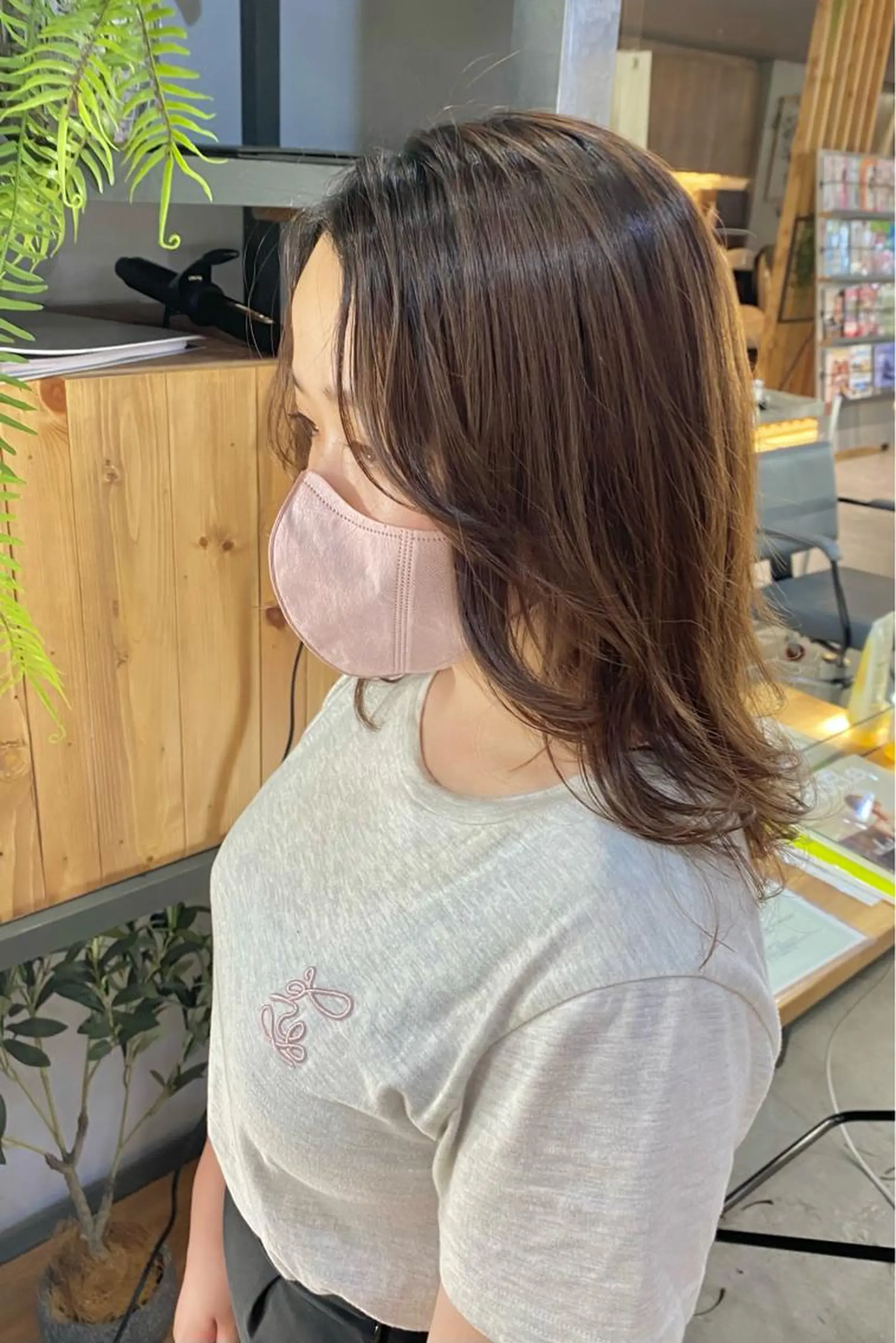 セミロング 菊地 紗矢のヘアスタイル