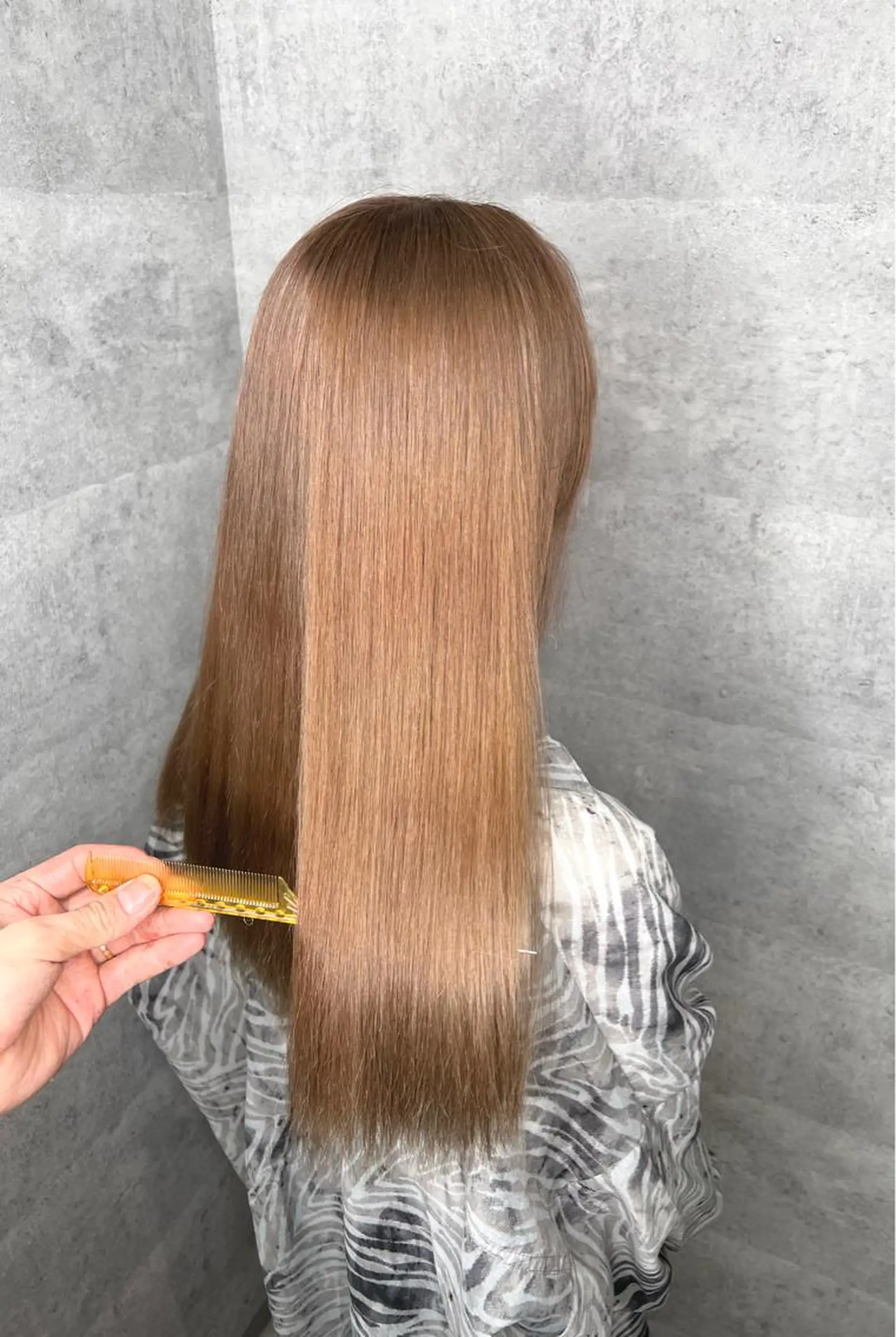 ロング カラー ベージュカラー ミルクティーベージュ ヘアカラー トリートメント 🌿海山龍馬🌿前髪 /顔まわり/レイヤーのヘアスタイル