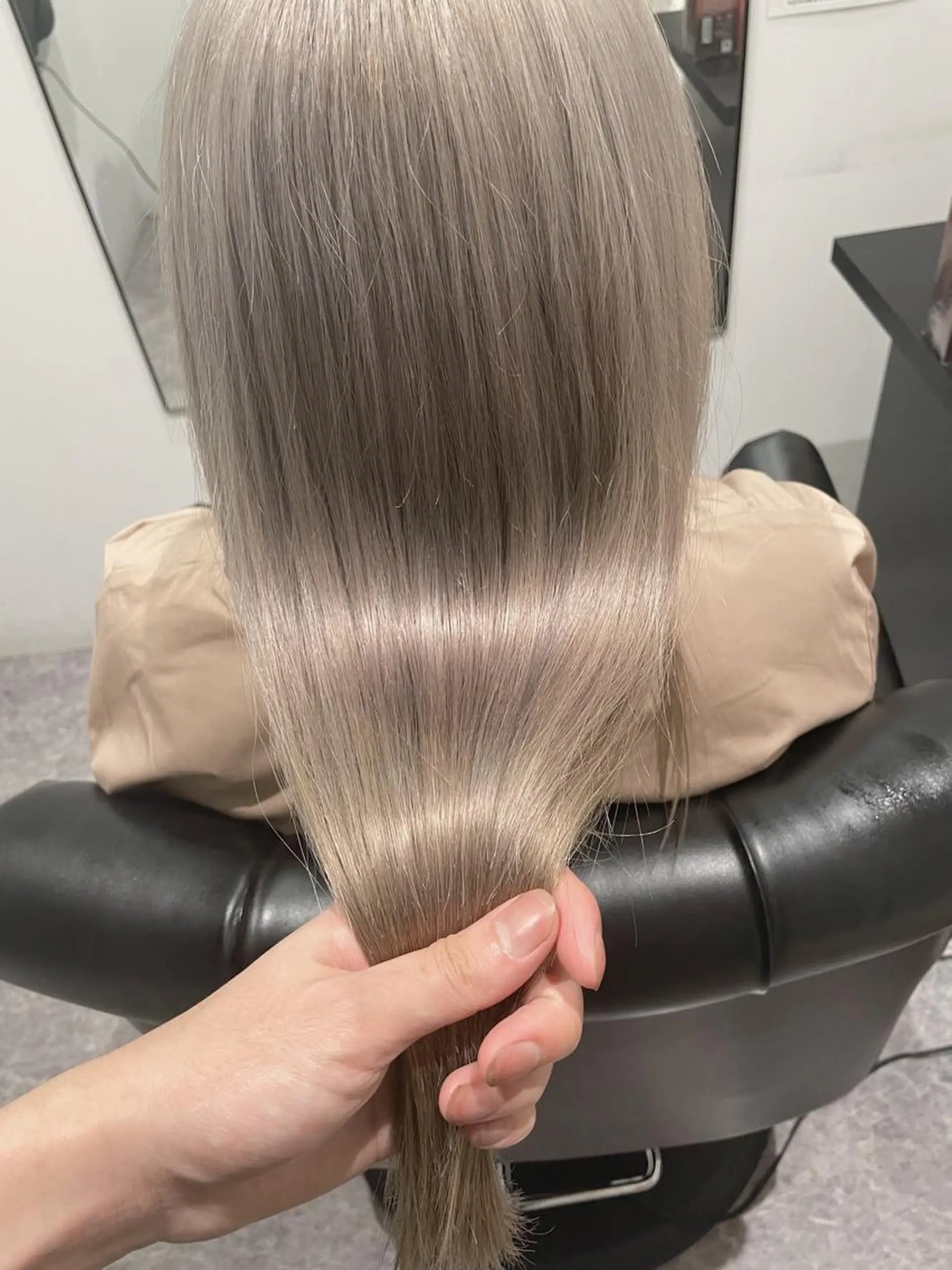 ロング カラー ikuma/ ミルクティーのヘアスタイル