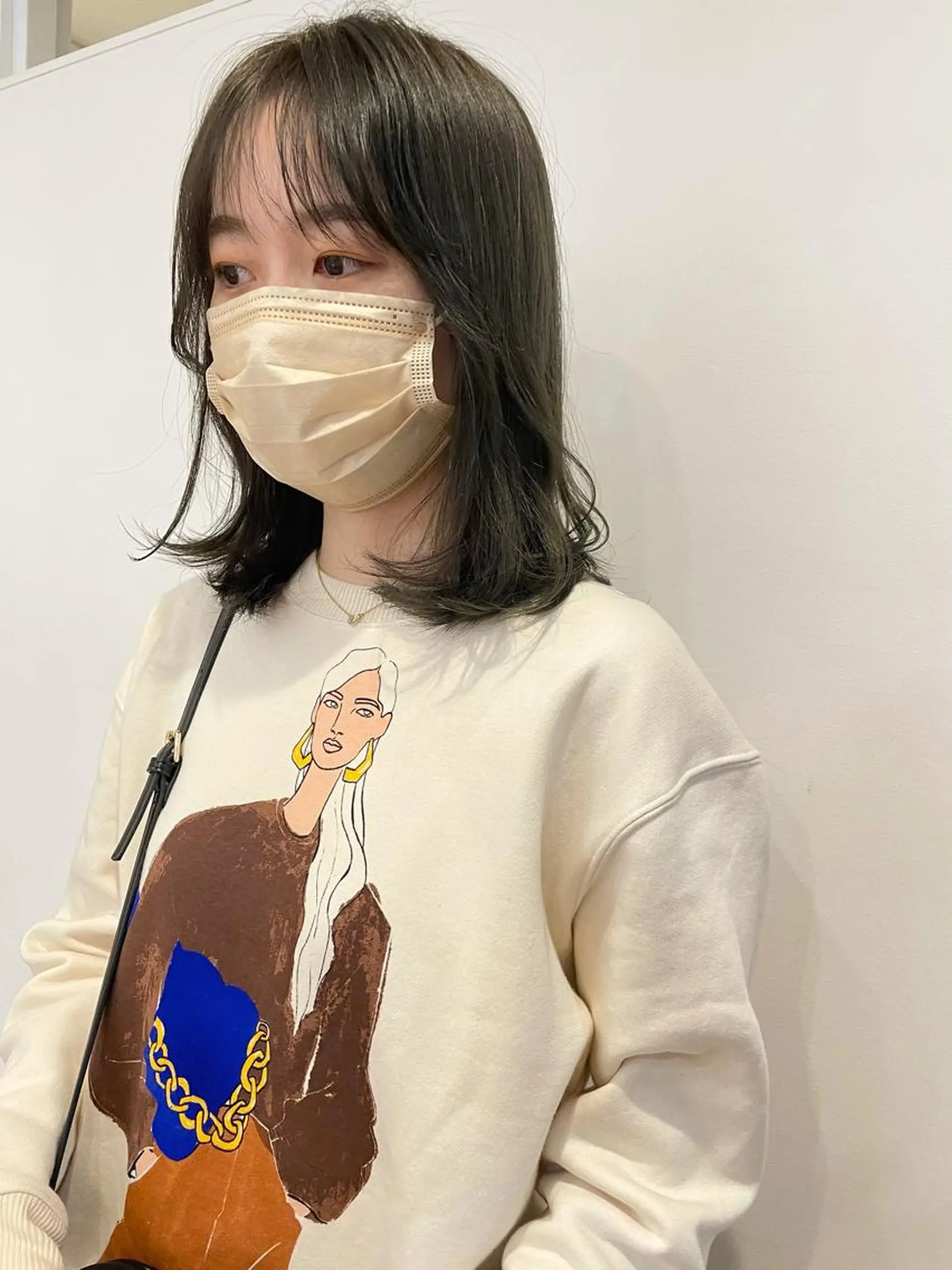 セミロング カラー 佐藤 永夏のヘアスタイル