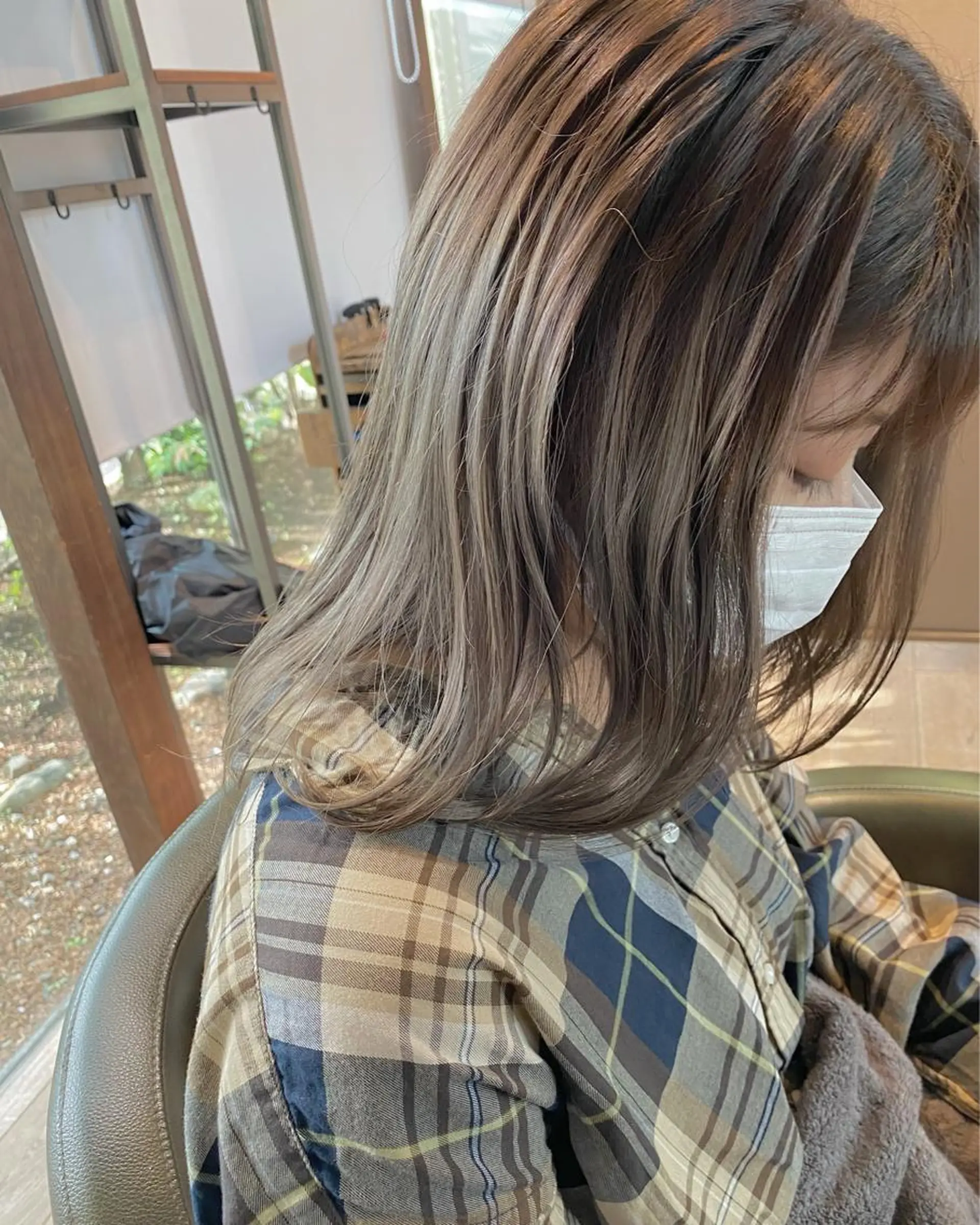 セミロング カラー グレージュ 桑原 菜摘のヘアスタイル