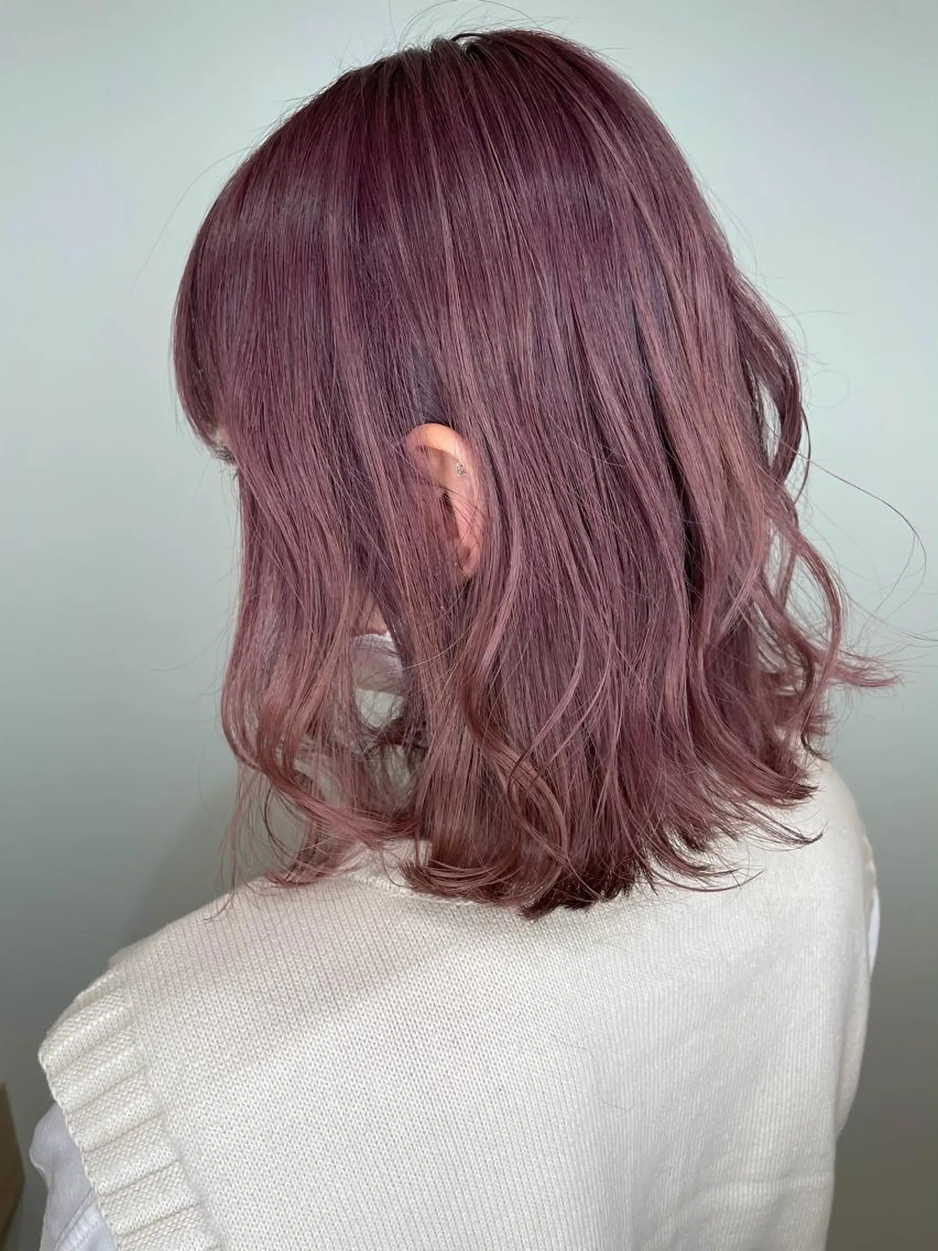 セミロング カラー ヘアアレンジ ブリーチ ラベンダーカラー 佐藤 魁人のヘアスタイル