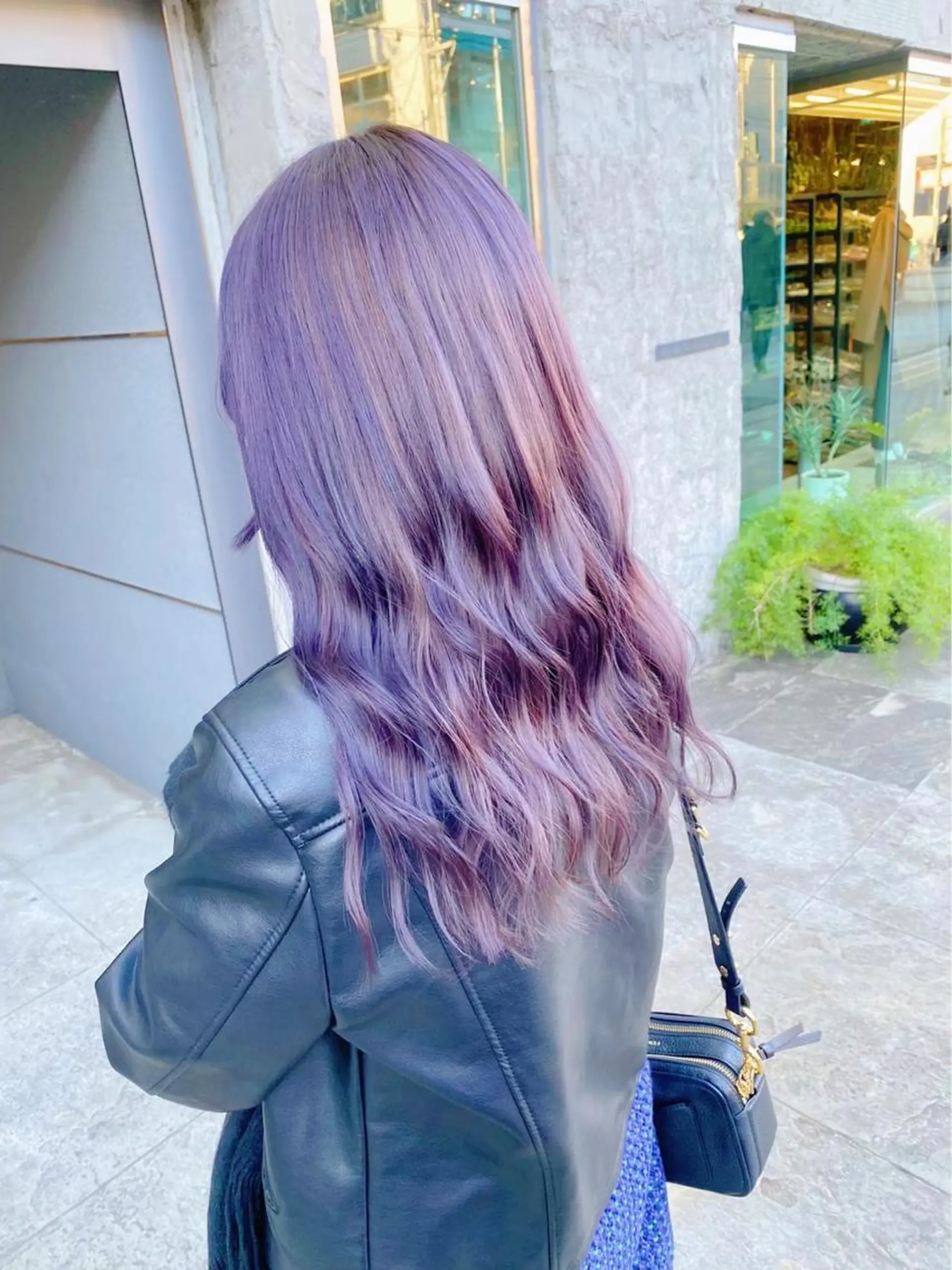 ミディアム カラー メンズ JuNブリーチに 縮毛矯正するプロのヘアスタイル