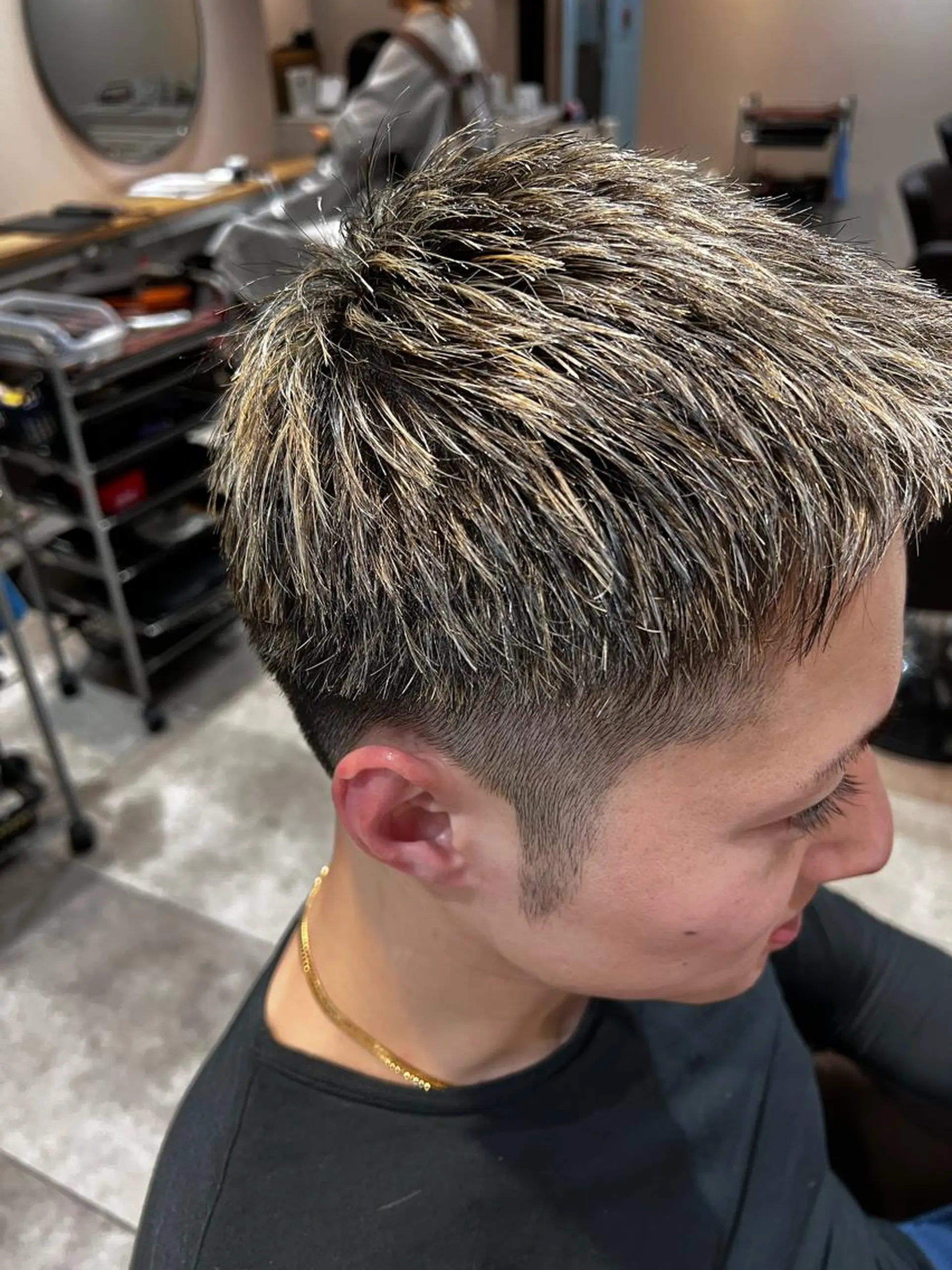 ショート ハイライト カット ヘアカラー モテ髪🌈細矢 森平のヘアスタイル