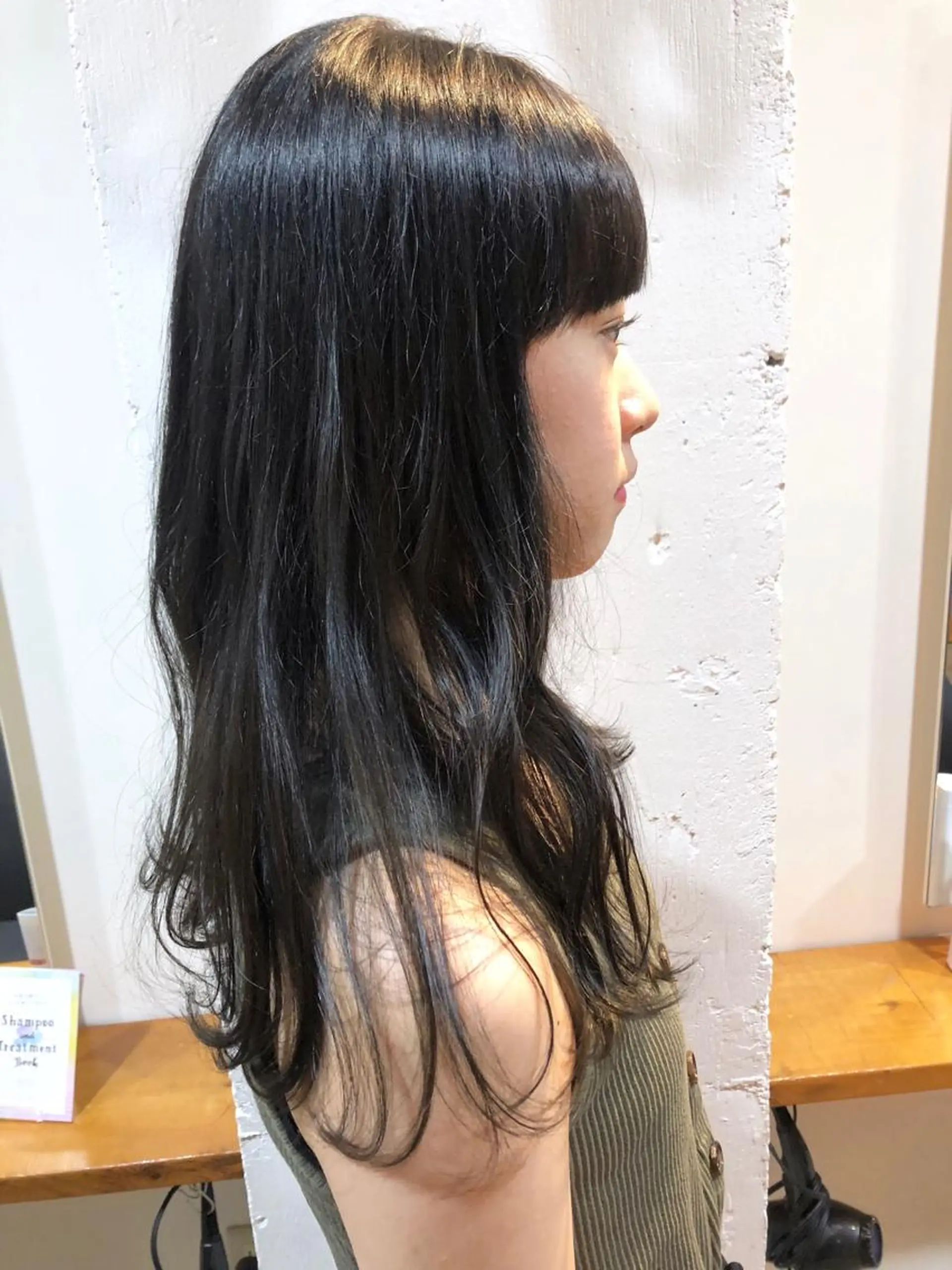 セミロング カラー MIOベージュカラー 柔らかいカラーのヘアスタイル