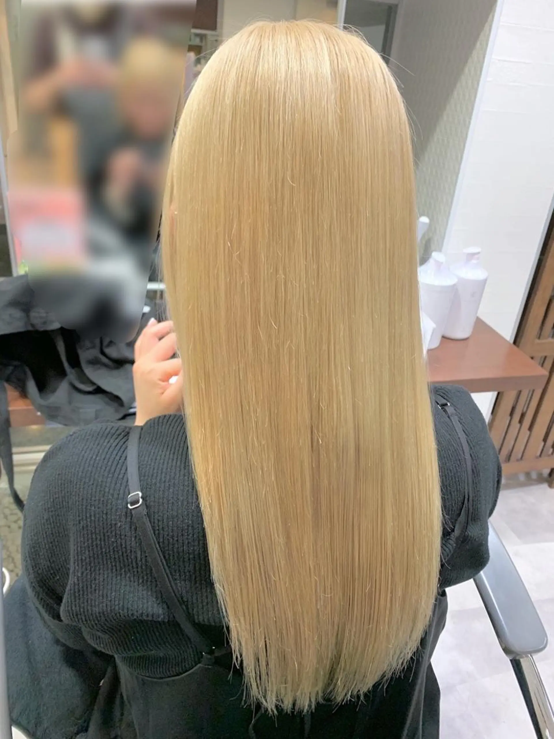 ロング カラー ブロンド 大門 怜以のヘアスタイル