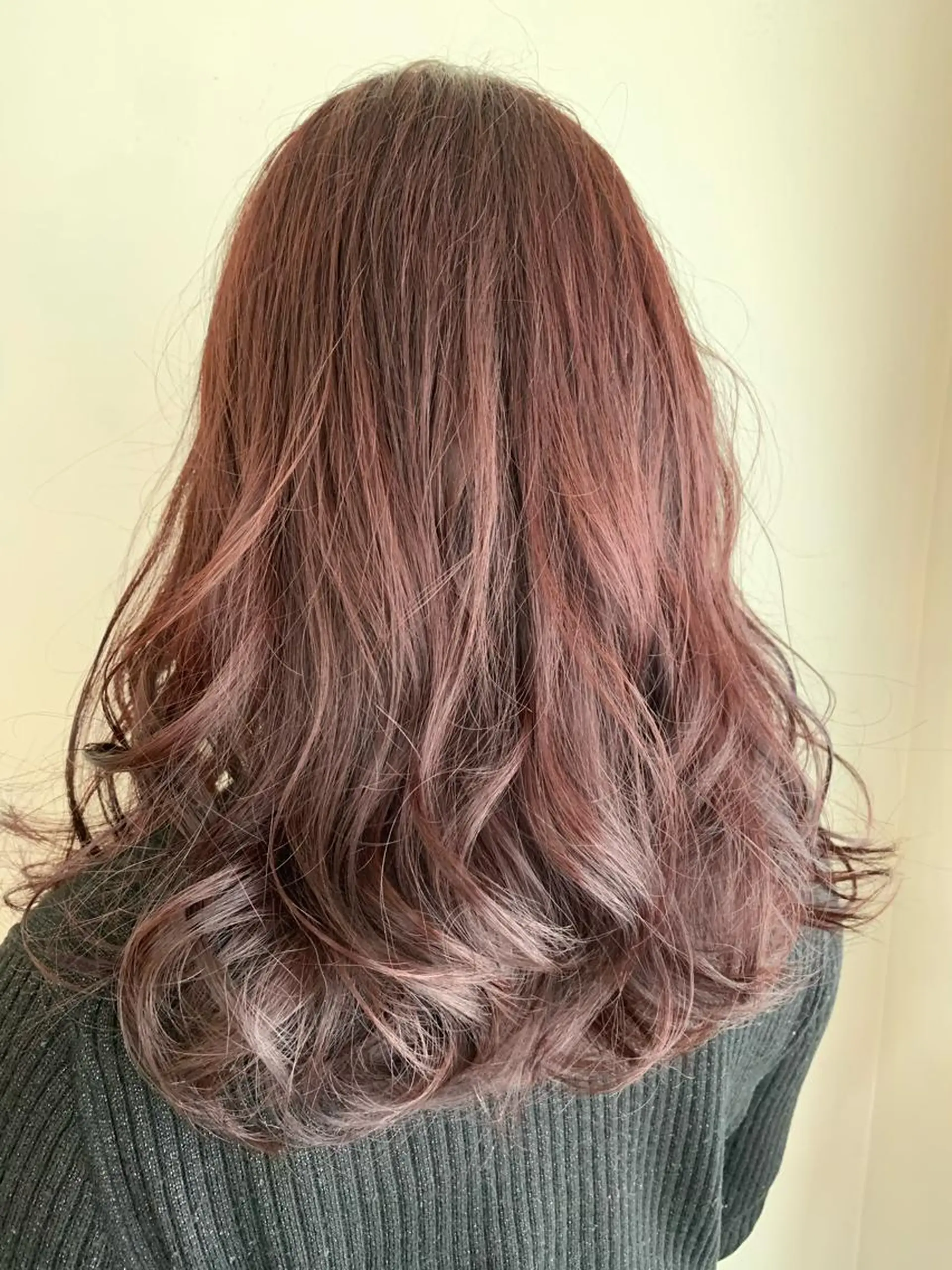 セミロング Brooch ブローチのヘアスタイル