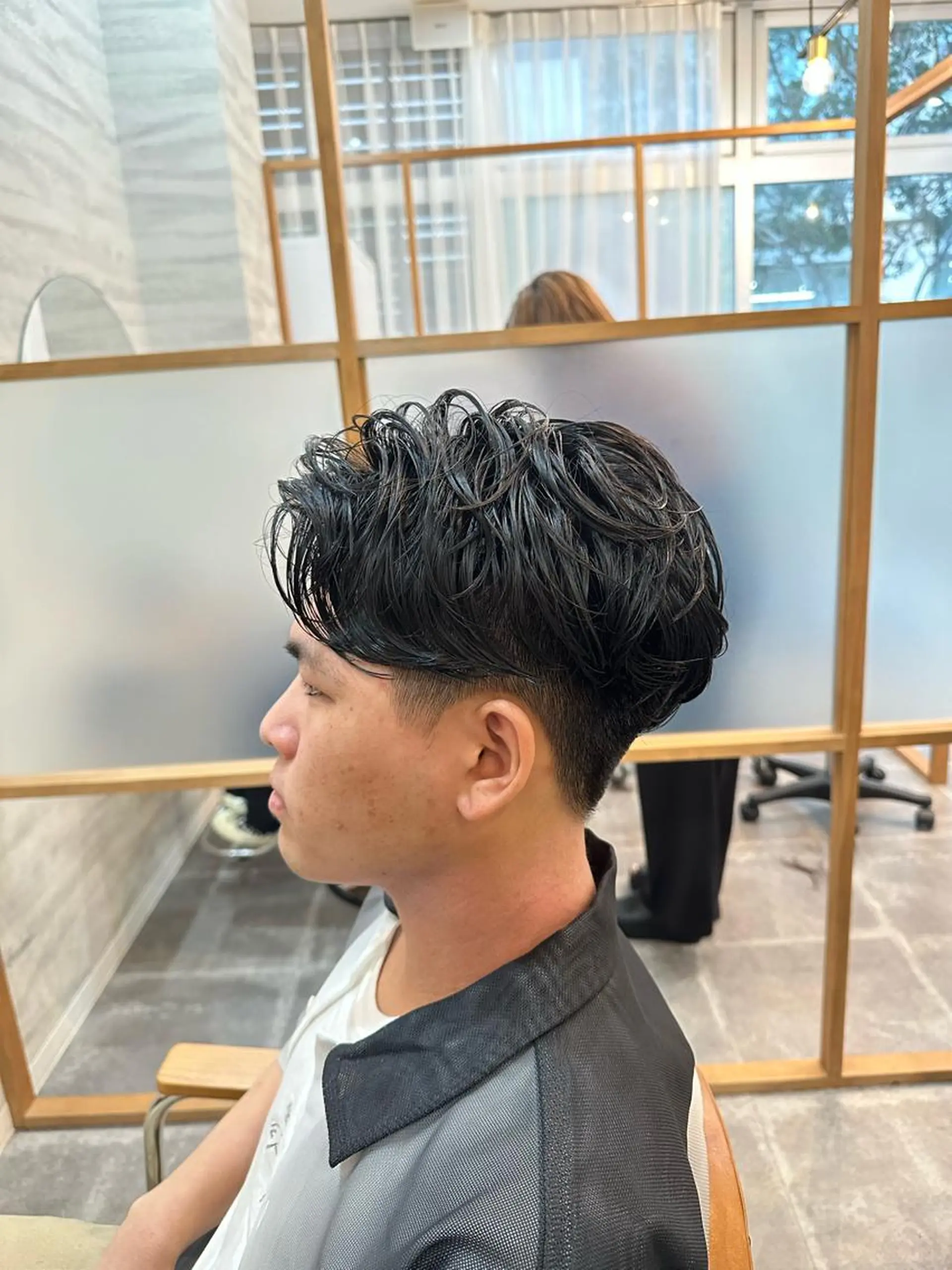 メンズ センターパート メンズパーマ POPPIES【ポピイズ】所属・鈴木 雅人のヘアスタイル