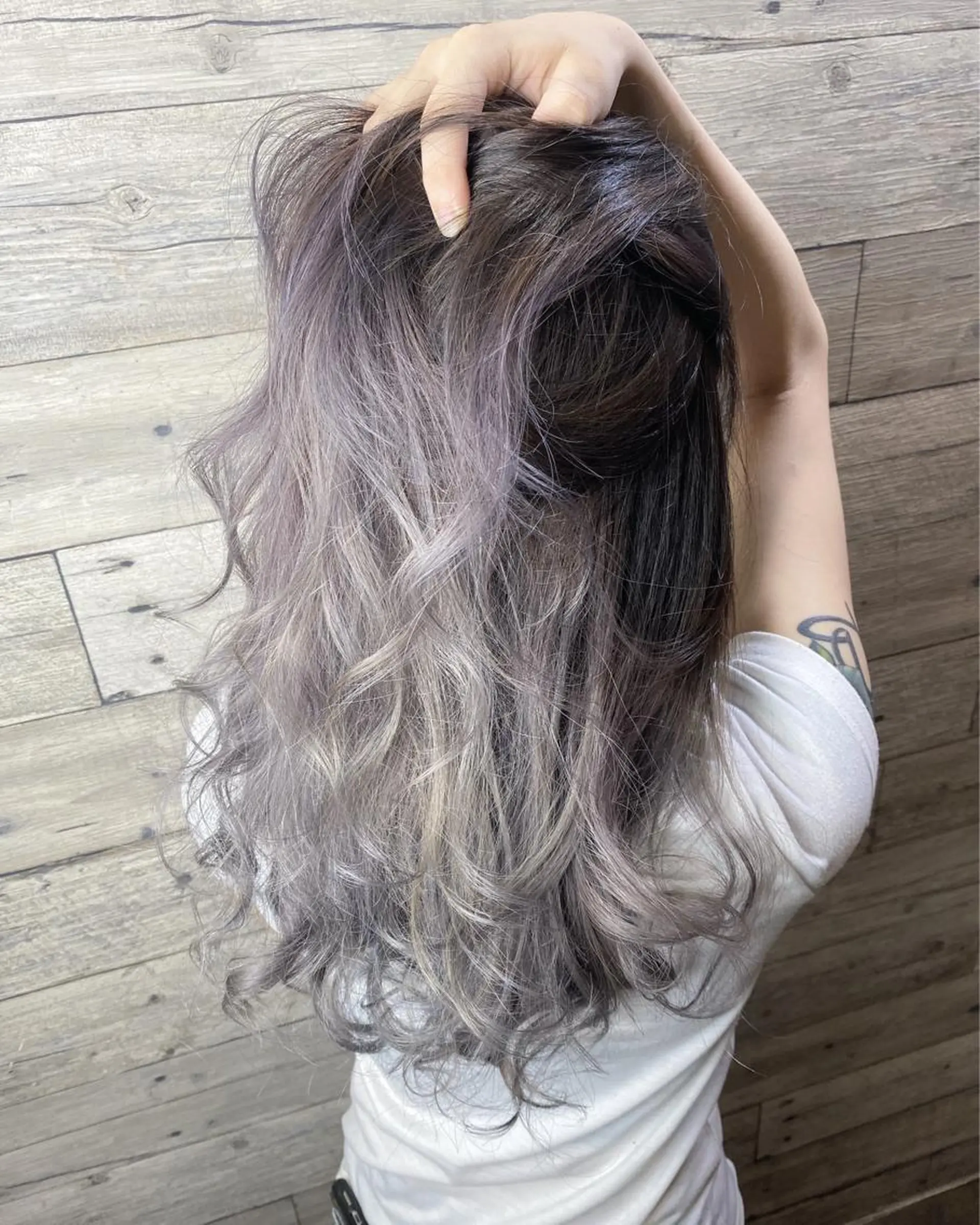 セミロング ヘアカラー トリートメント Rlino所属・ﾊｲﾗｲﾄ/ﾚｲﾔｰ ｶｯﾄ/大嶽謙のヘアスタイル