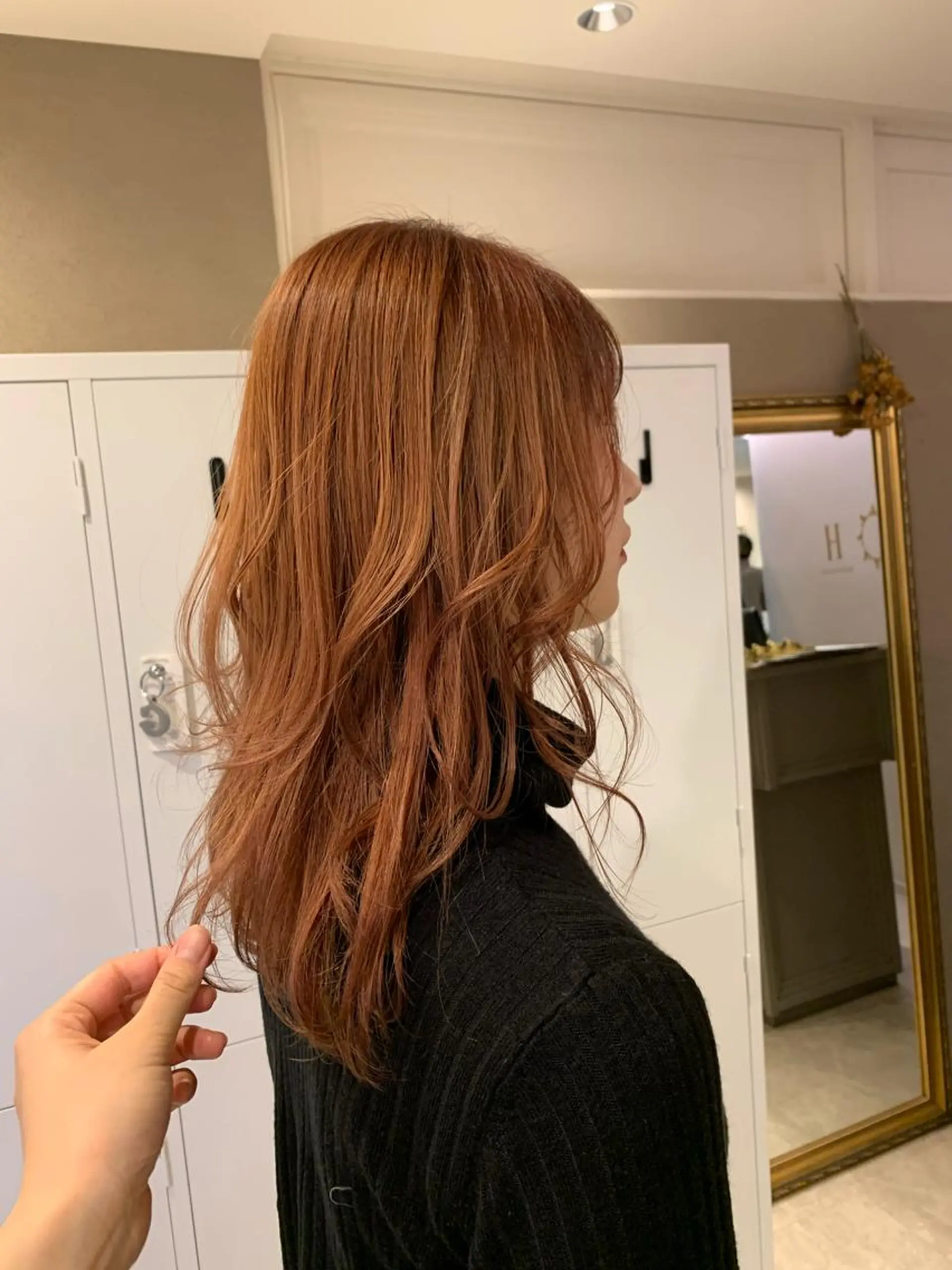 セミロング カラー 佐藤 永夏のヘアスタイル