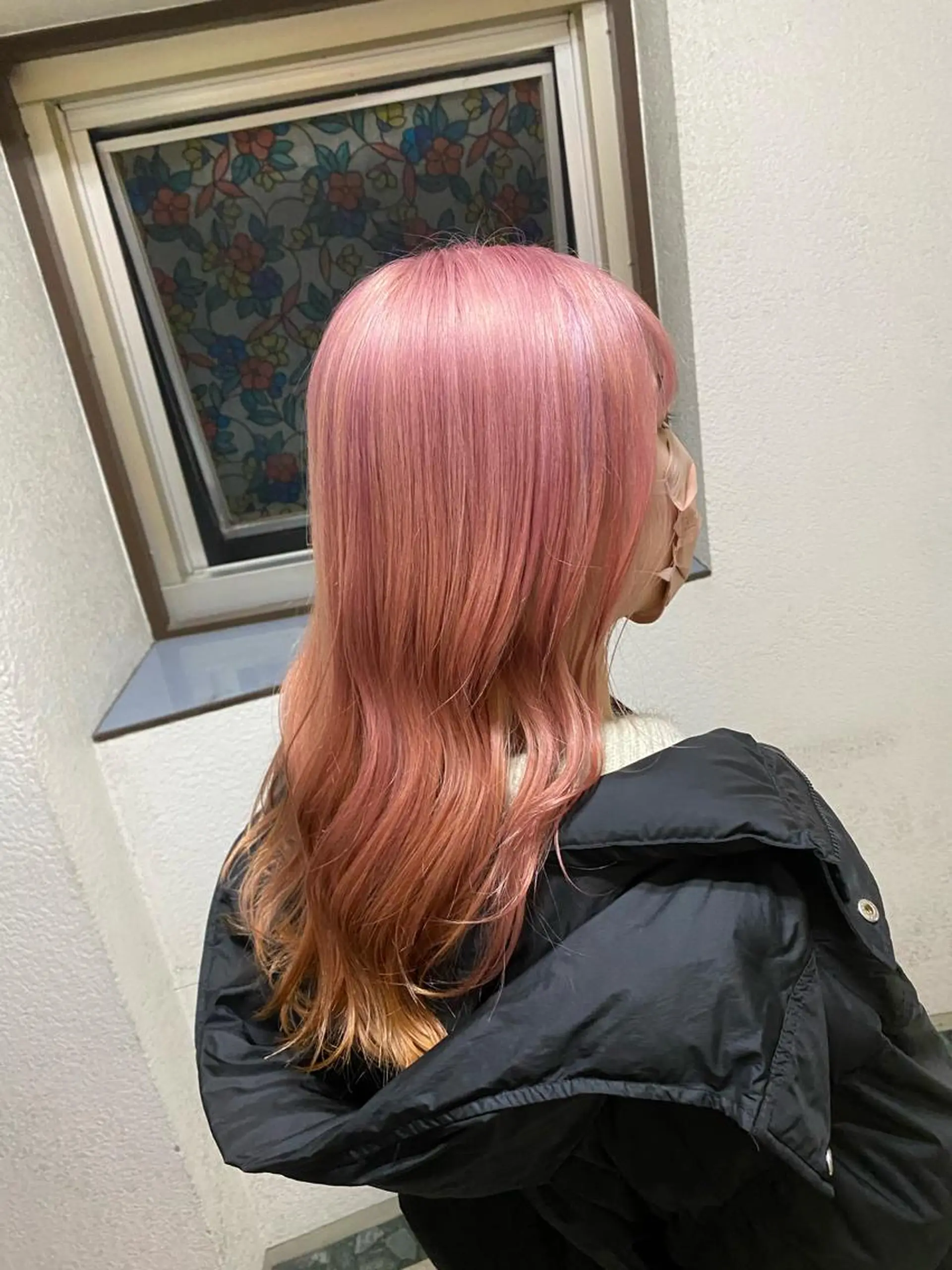 セミロング カラー ピンクカラー ホワイトピンク カット ヘアカラー 縮毛矯正とレイヤー /杉村凜汰郎のヘアスタイル