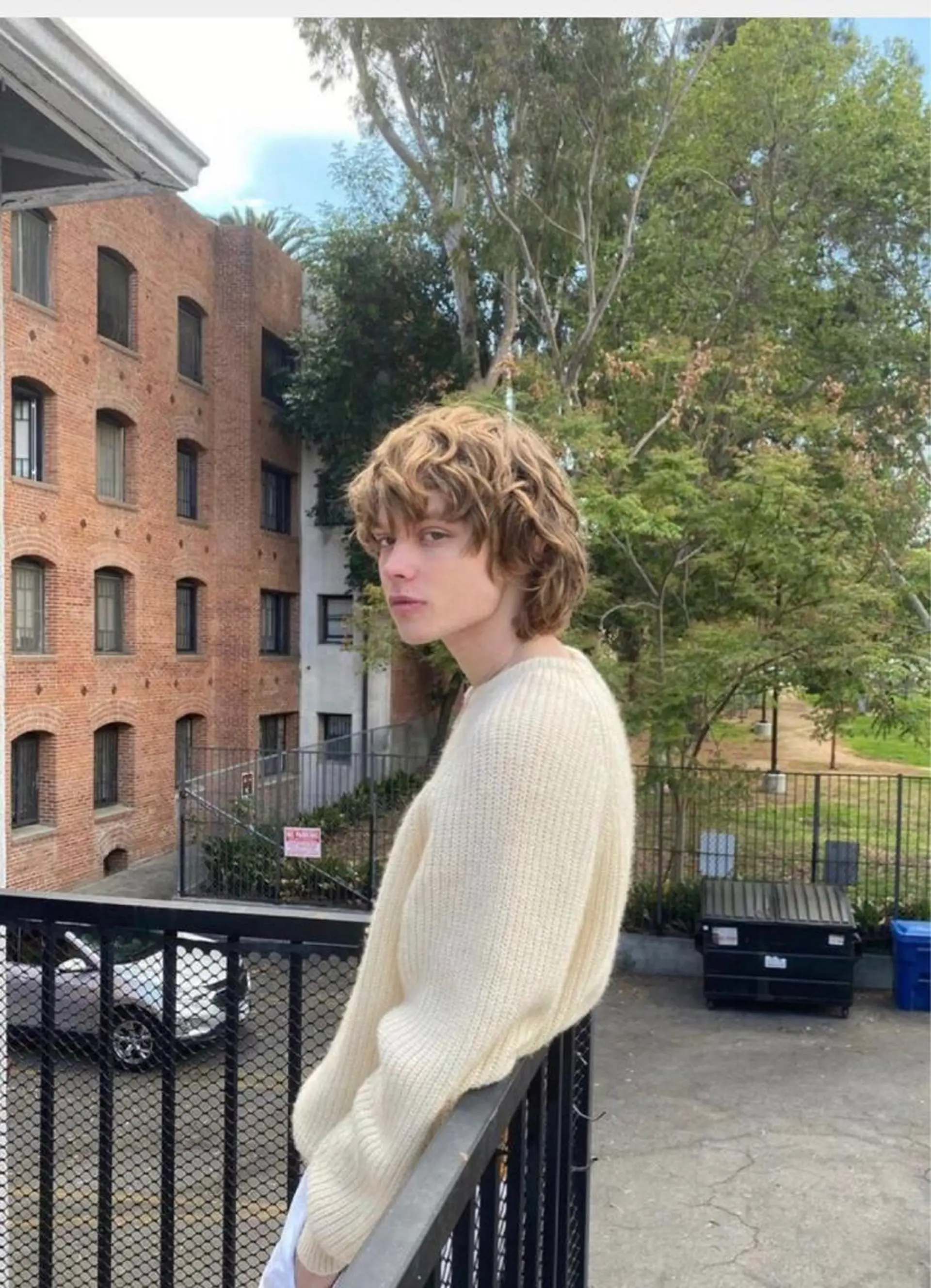 ミディアム パーマ メンズ ミディアムパーマ メンズパーマ くせ毛 ニュアンスパーマ rii-🩰 トレンド韓国ヘアのヘアスタイル