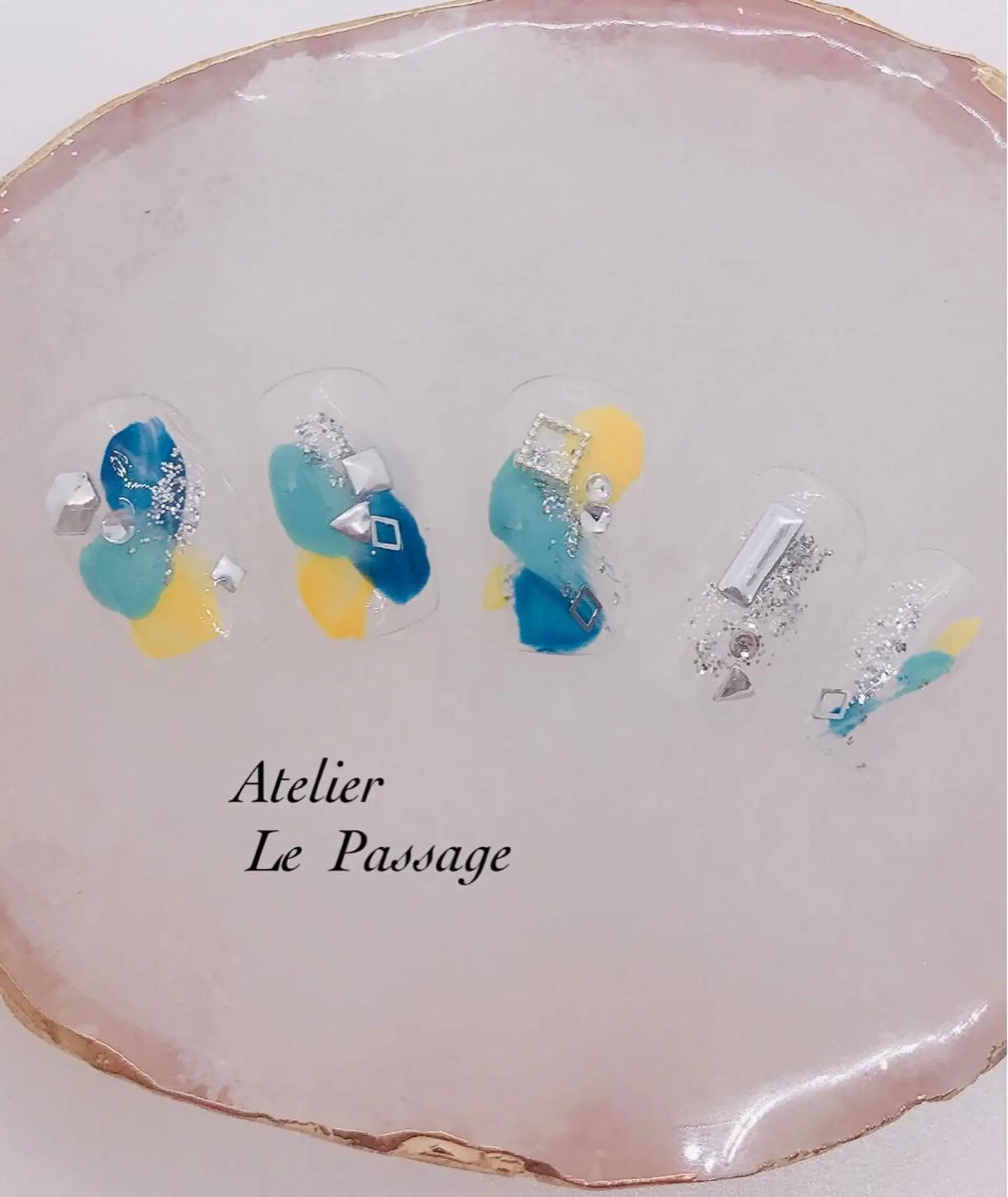 ネイル ジェルネイル ニュアンスネイル オフィスネイル パラジェル シンプルネイル Atelier Le Passage所属・h nakatsukaのネイルデザイン