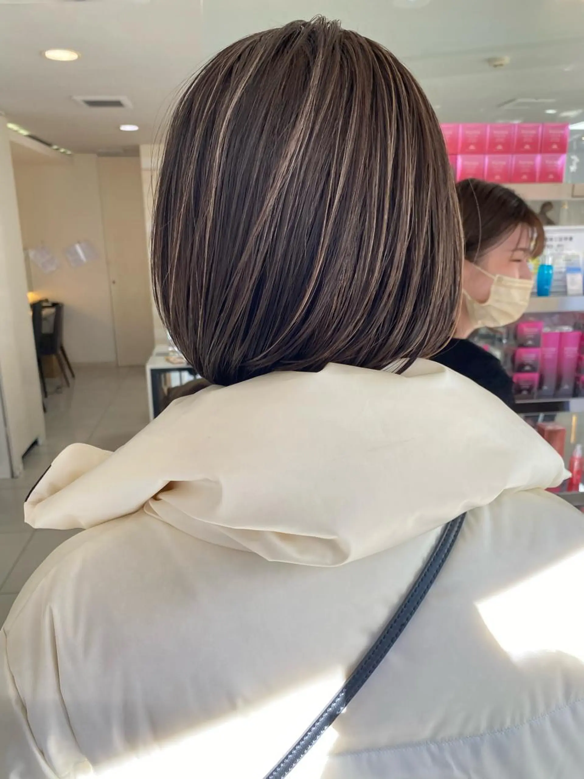 ショート カラー ベージュカラー グレージュ ハイライトカラー ハイライト レイヤー/ベージュ カラー/ハシモトのヘアスタイル