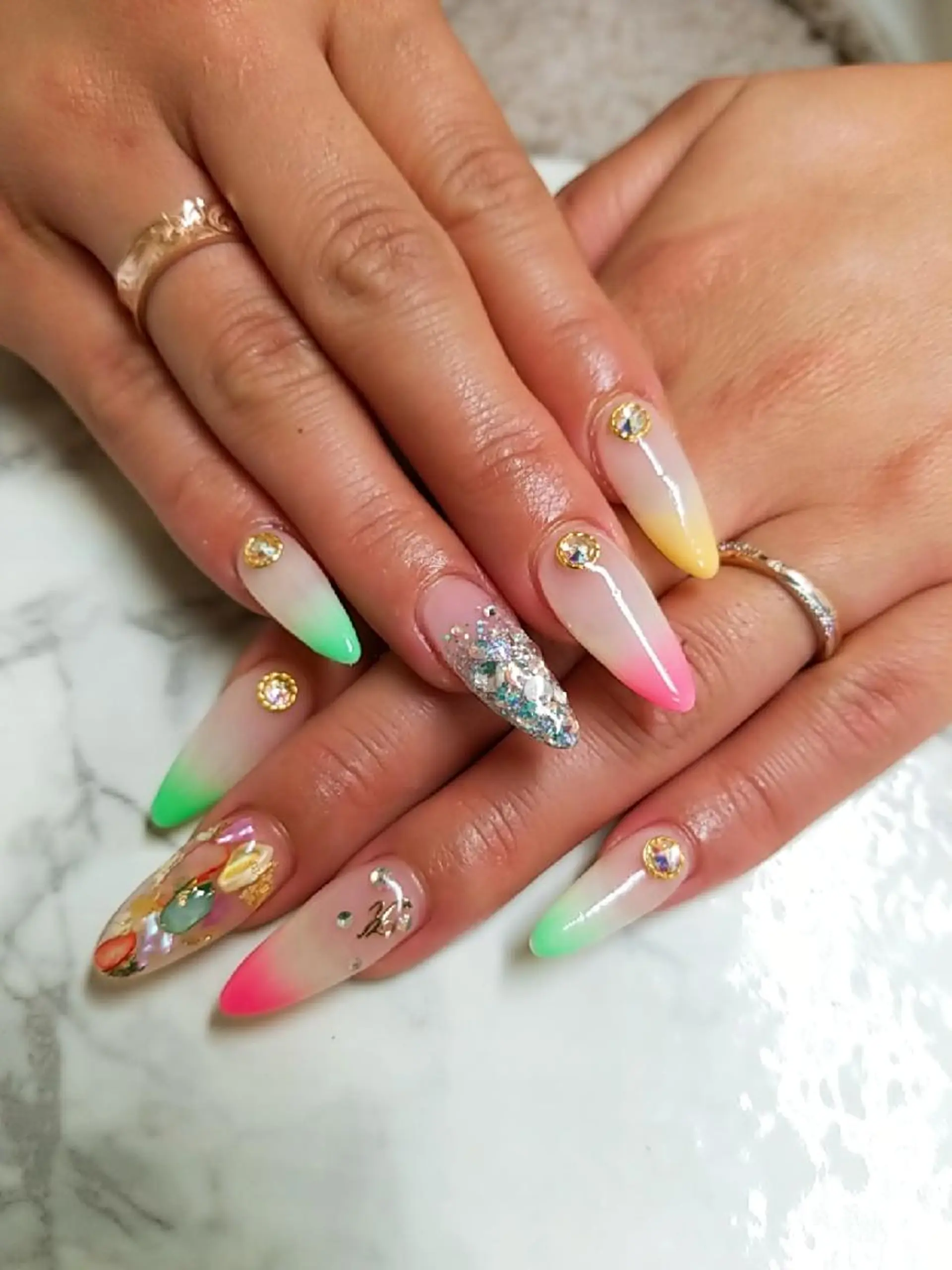 ネイル アートネイル ジェルネイル 持ち込み ニュアンスネイル パラジェル ハンドネイル 河野ちえ (雑誌掲載サロン)のネイルデザイン