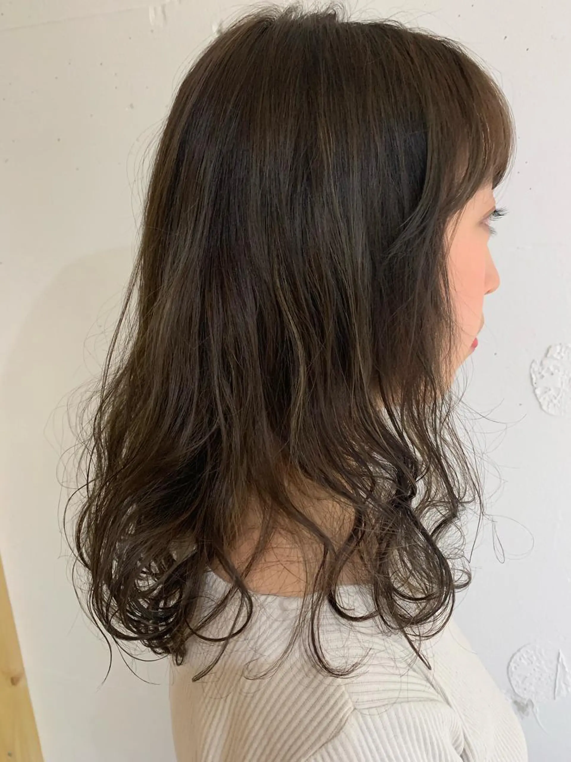 セミロング カラー アディクシーカラー グレージュ ハイライトカラー ピンクカラー ハイライト カット パーマ トリートメント newi 京橋 【yuuki】のヘアスタイル