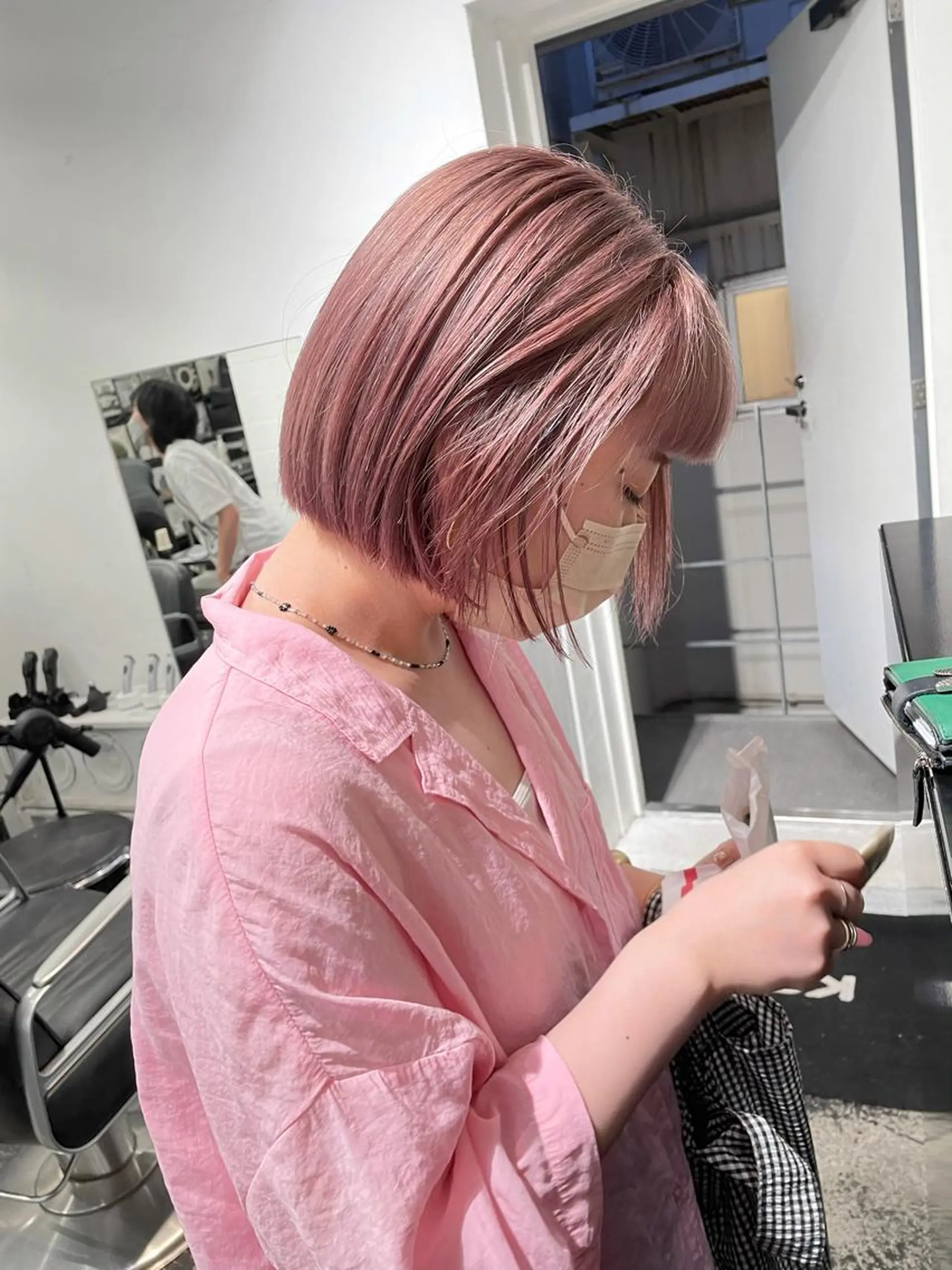 ミディアム カラー ヘアアレンジ ベージュカラー ブリーチ ピンクカラー ピンクベージュ カット ヘアカラー トリートメント 艶ハイトーン/ヘア アレンジAYAKAのヘアスタイル