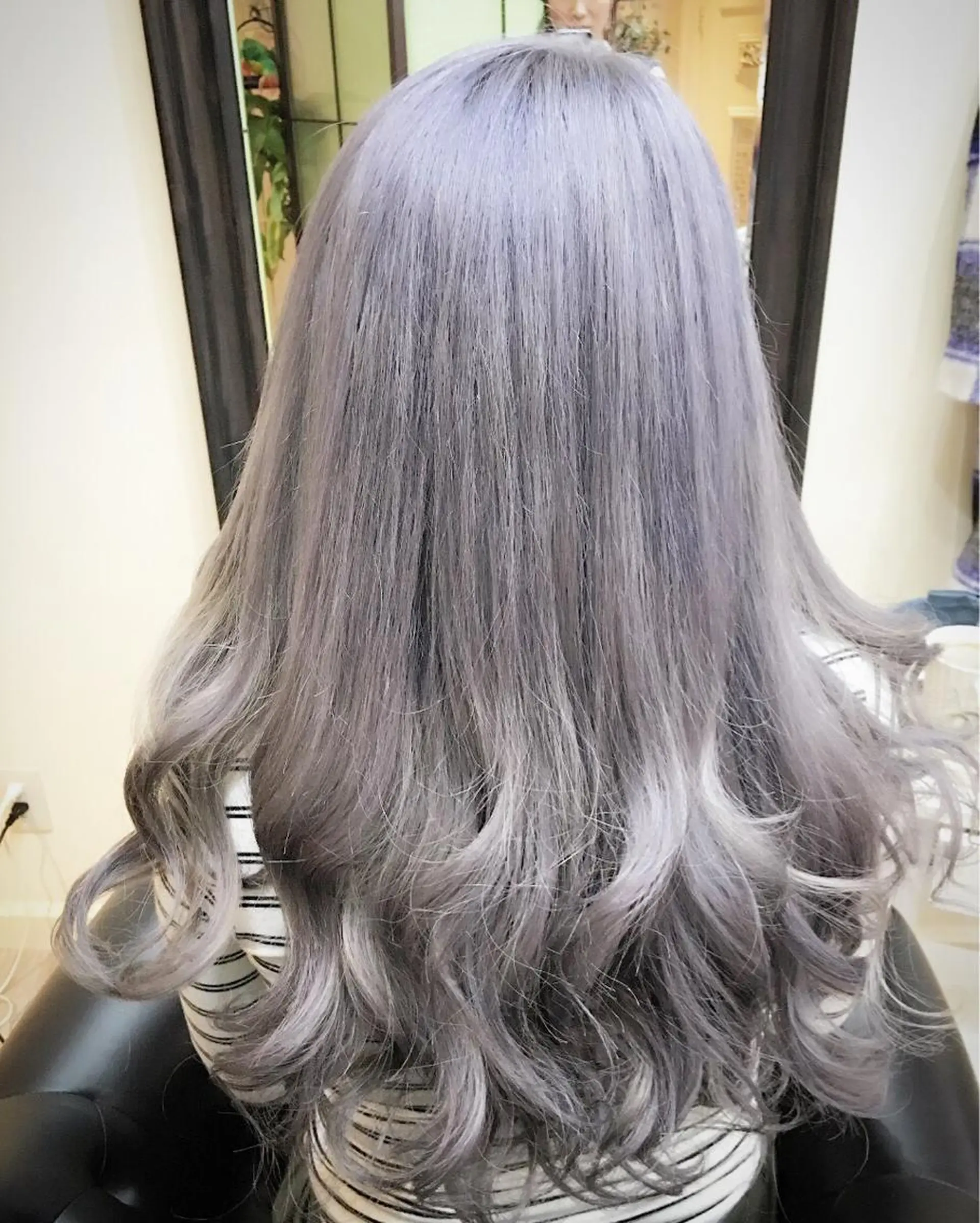 セミロング ロング カラー ハイトーンカラー 鶴見 和美のヘアスタイル