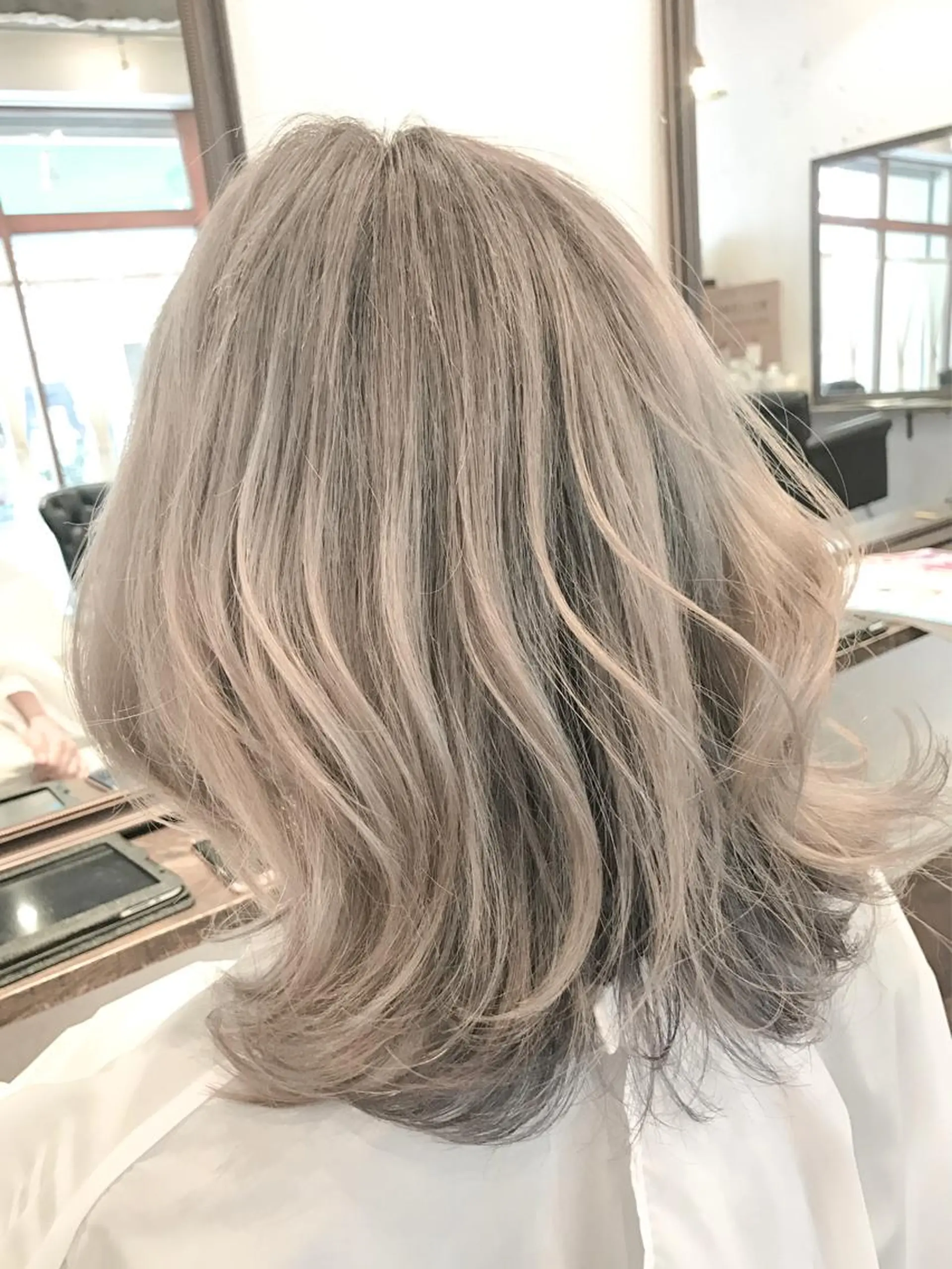 カラー ブリーチ ヘアカラー トリートメント 小森谷 亮太のヘアスタイル