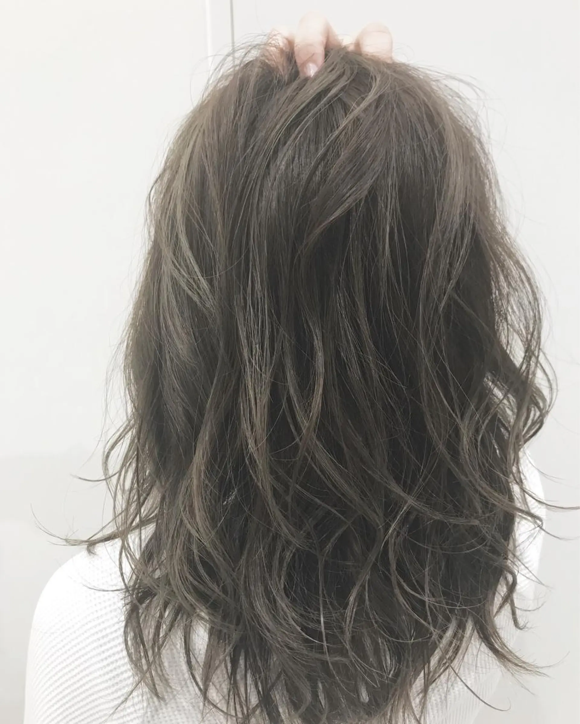 ロング カラー アッシュ AGU akariのヘアスタイル