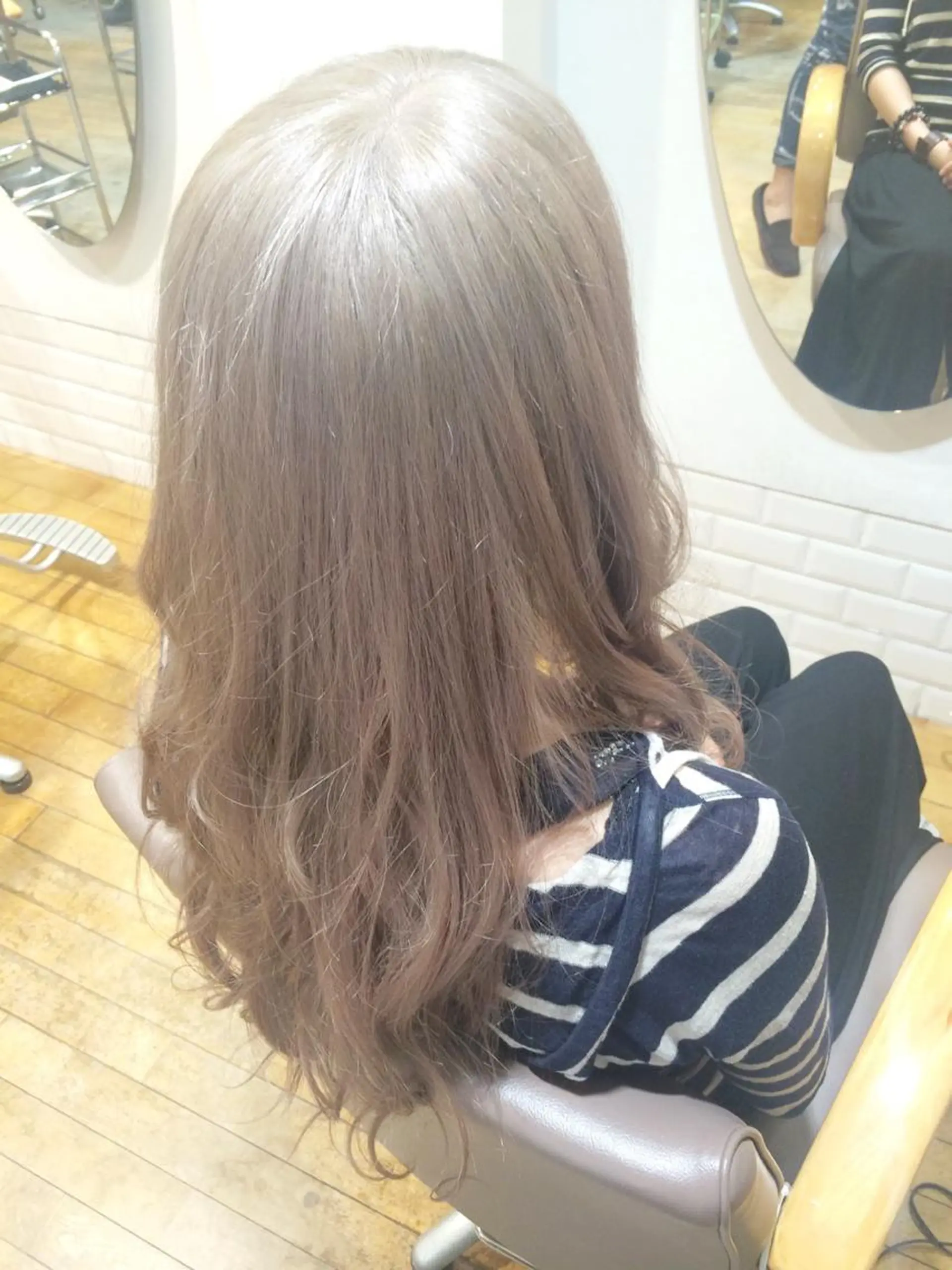 ロング カラー 内田 芽依子のヘアスタイル