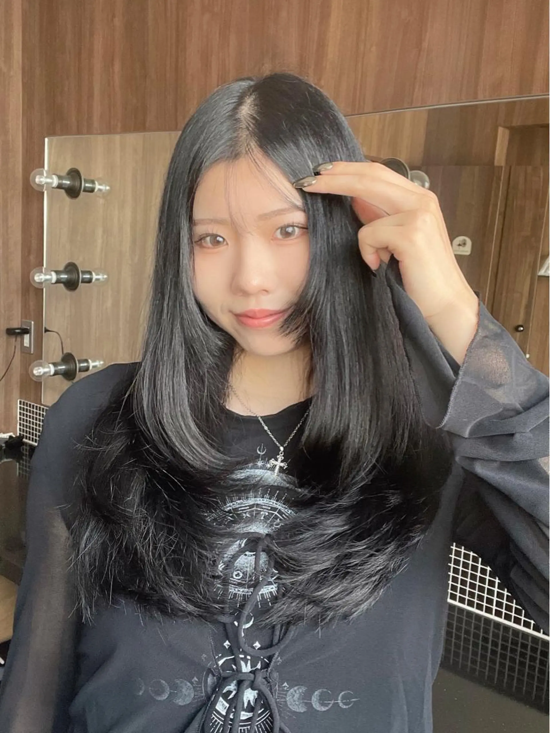 ロング カラー 顔まわりレイヤー レイヤーカット チヒョ🦋 韓国hair🇰🇷のヘアスタイル