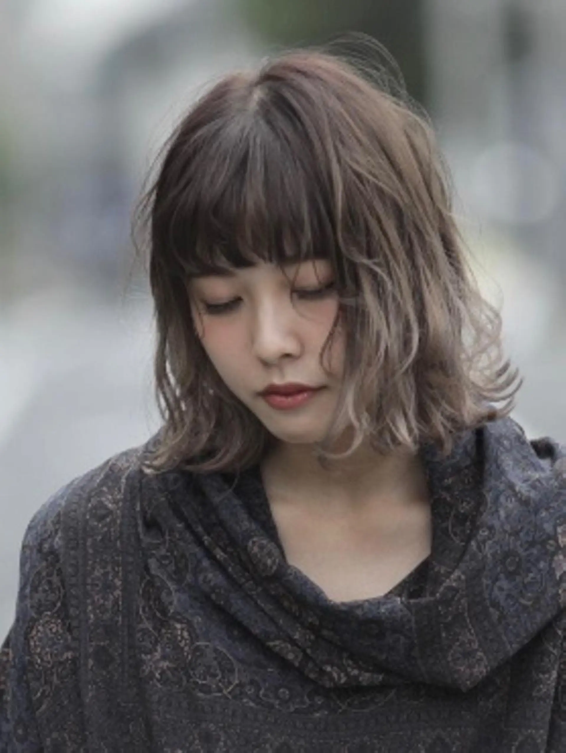 ミディアム カラー グラデーションカラー ハイライトカラー シルバー ハイライト 大橋 タツヤのヘアスタイル