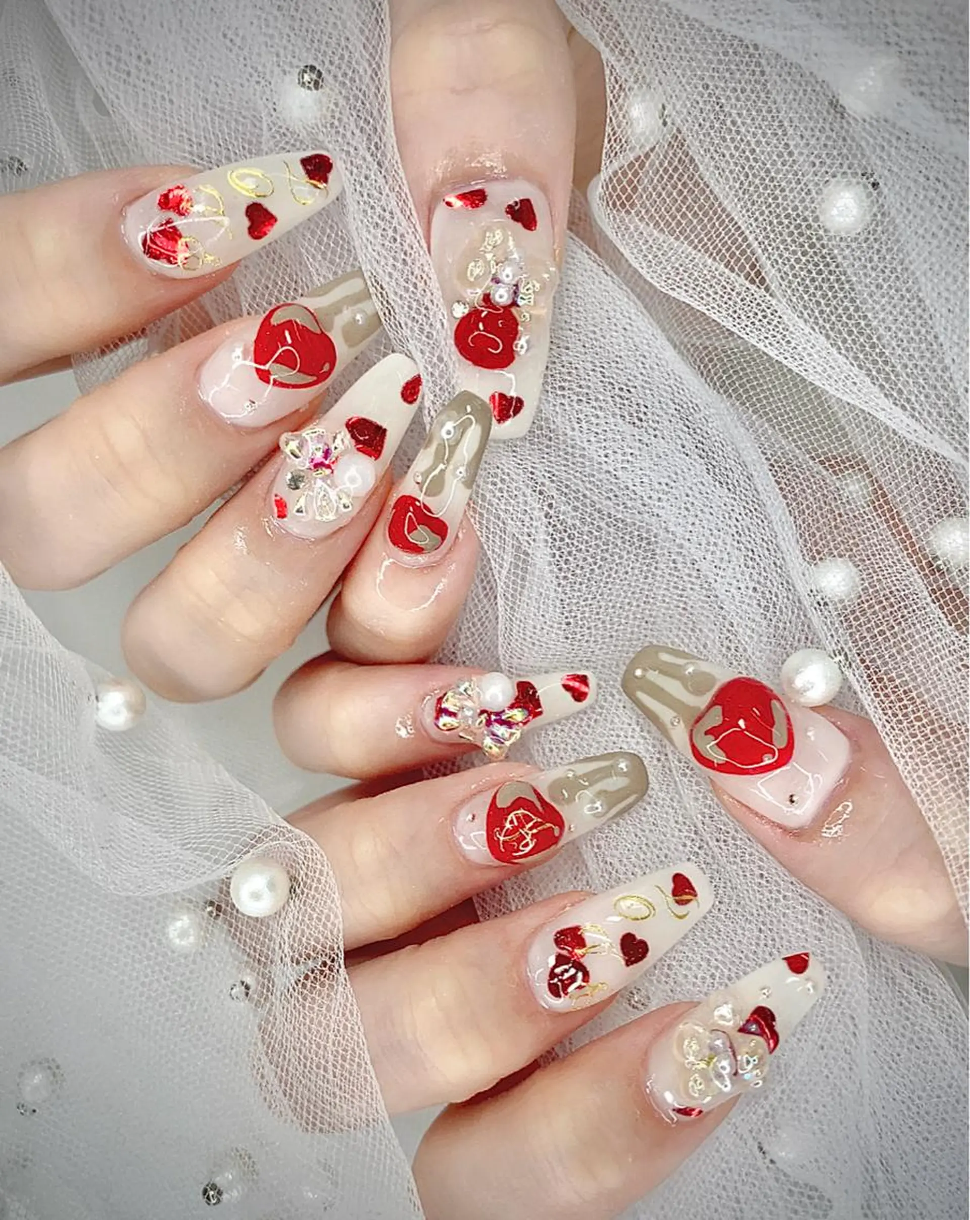 ネイル バレンタイン I-nailロング /ワンホン/キラキラのネイルデザイン