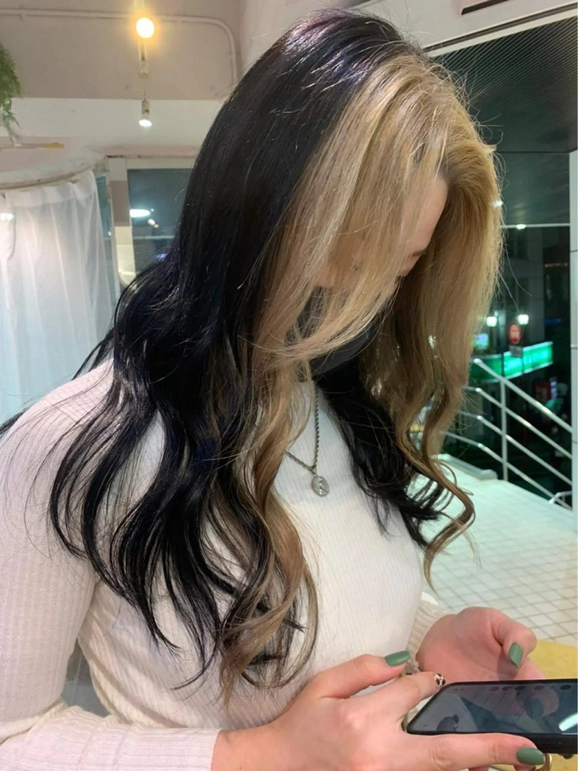 セミロング カラー デザインカラー インナーカラー ヘアカラー メンズ/艶髪/カラー サクラ🌸のヘアスタイル