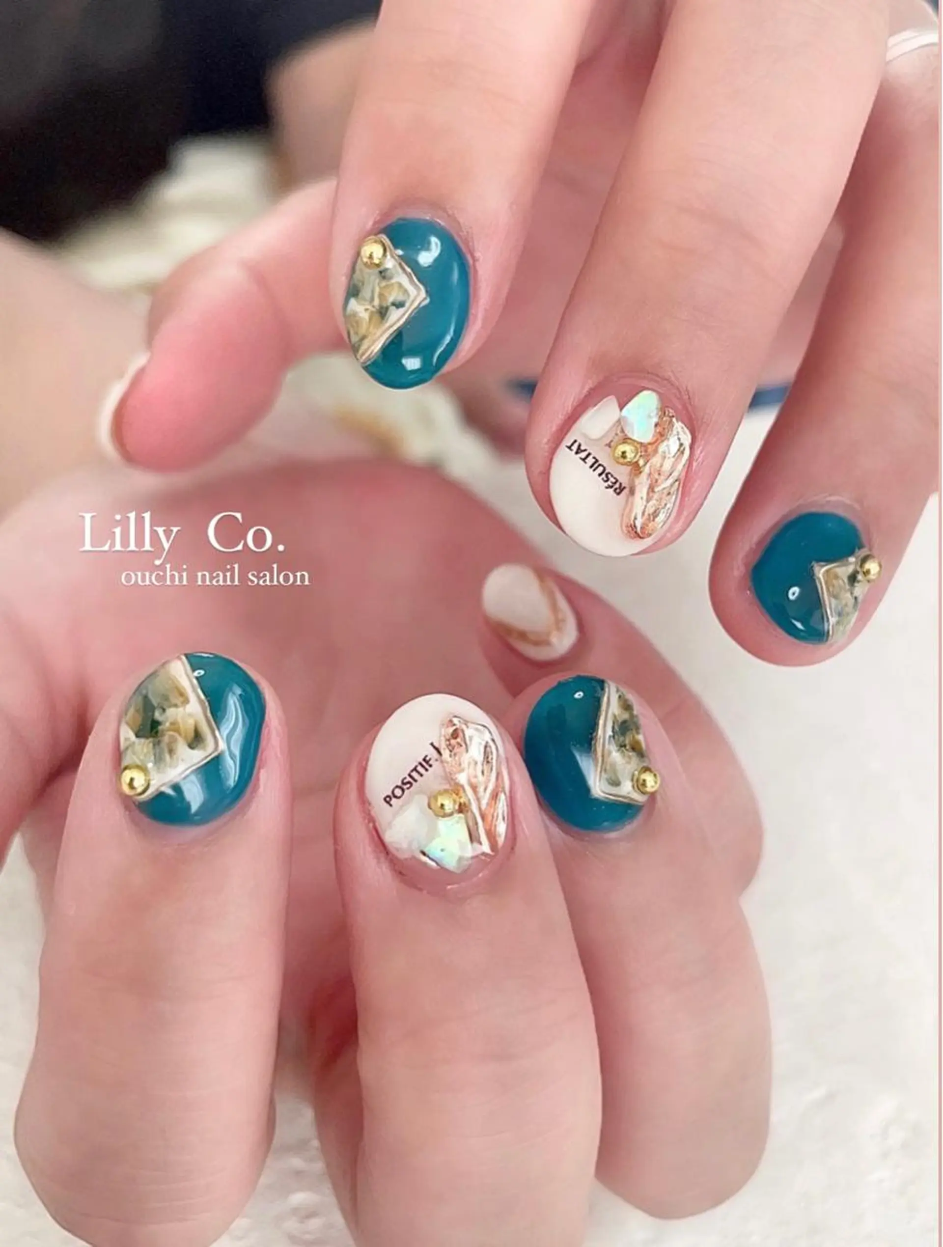 ネイル ブルー ハンドネイル ハンドケア Lilly Co.のネイルデザイン