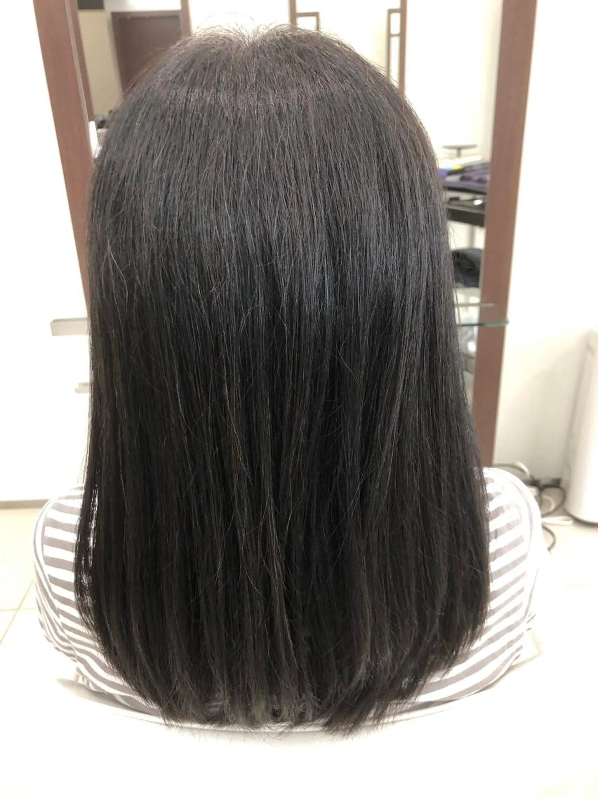 セミロング 小林 伊織のヘアスタイル