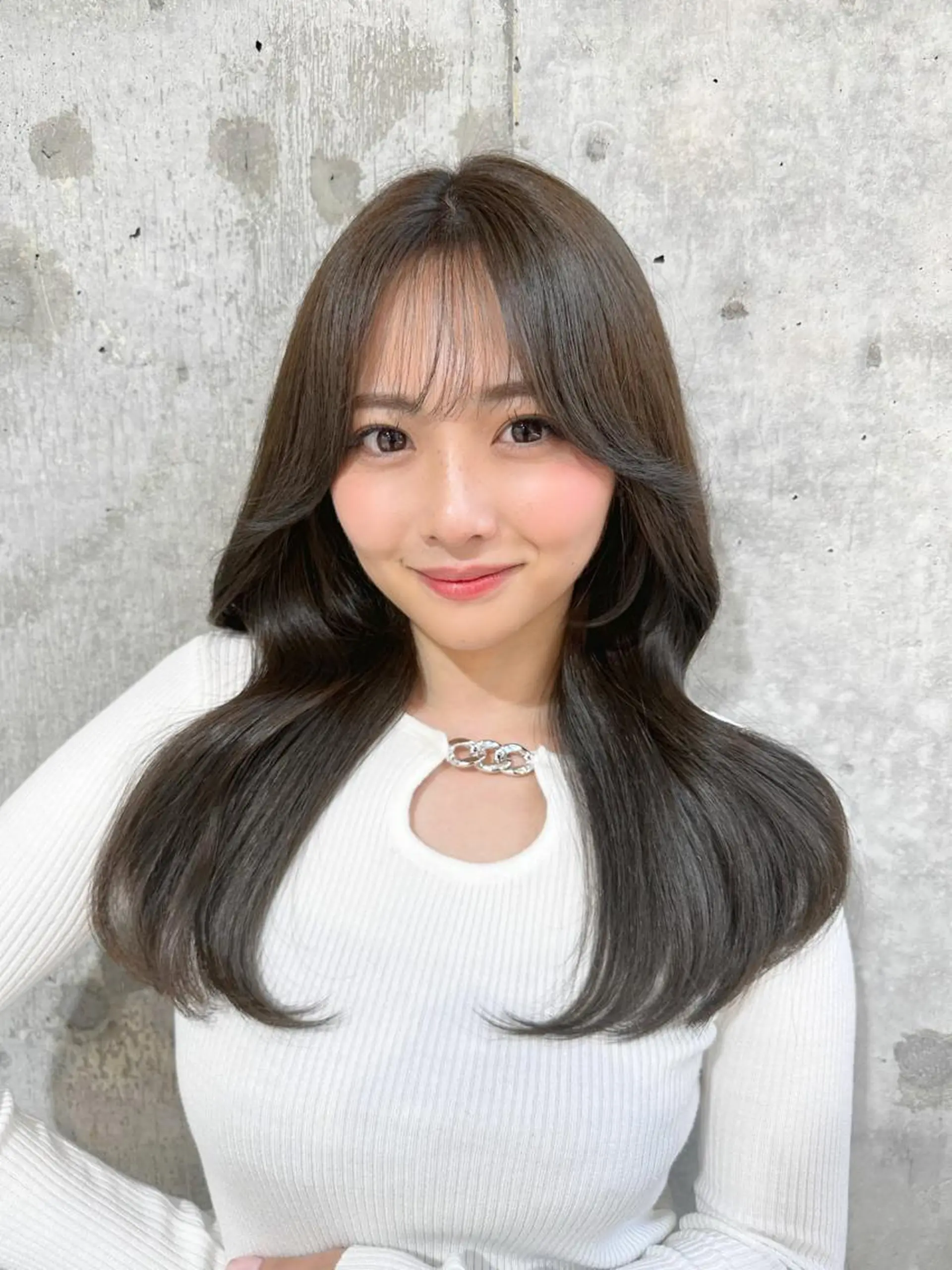 ミディアム カラー ボブレイヤー アッシュ ベージュカラー ブリーチ ケアブリーチ カット トリートメント 新宿/韓国レイヤー 髪質改善カラー/角所のヘアスタイル