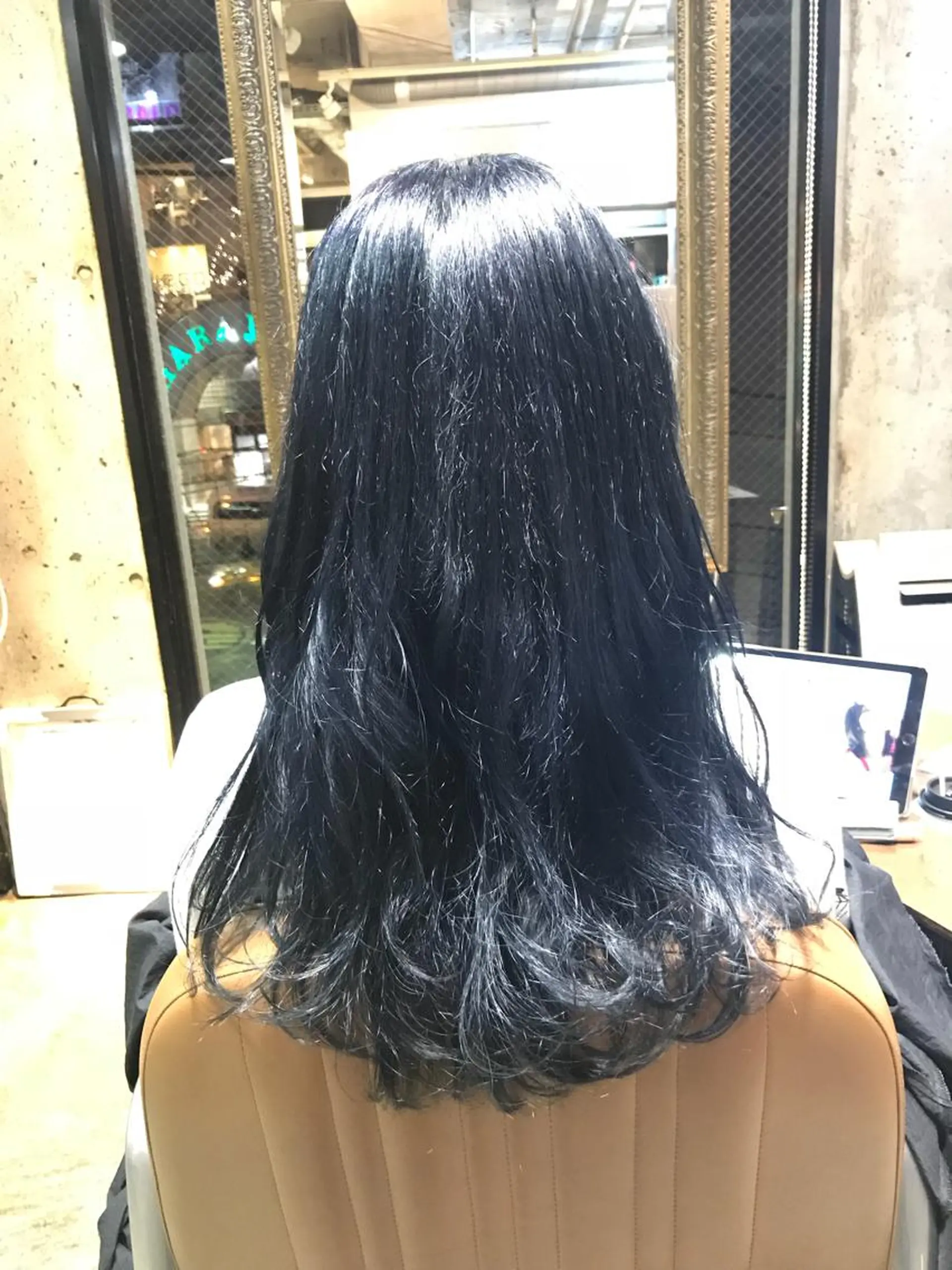 セミロング カラー パーマ ヘアアレンジ メンズ キッズ ネイル マツエク・マツパ グレージュ ネイビーカラー ネイビー サロンドミルク 原宿のヘアスタイル