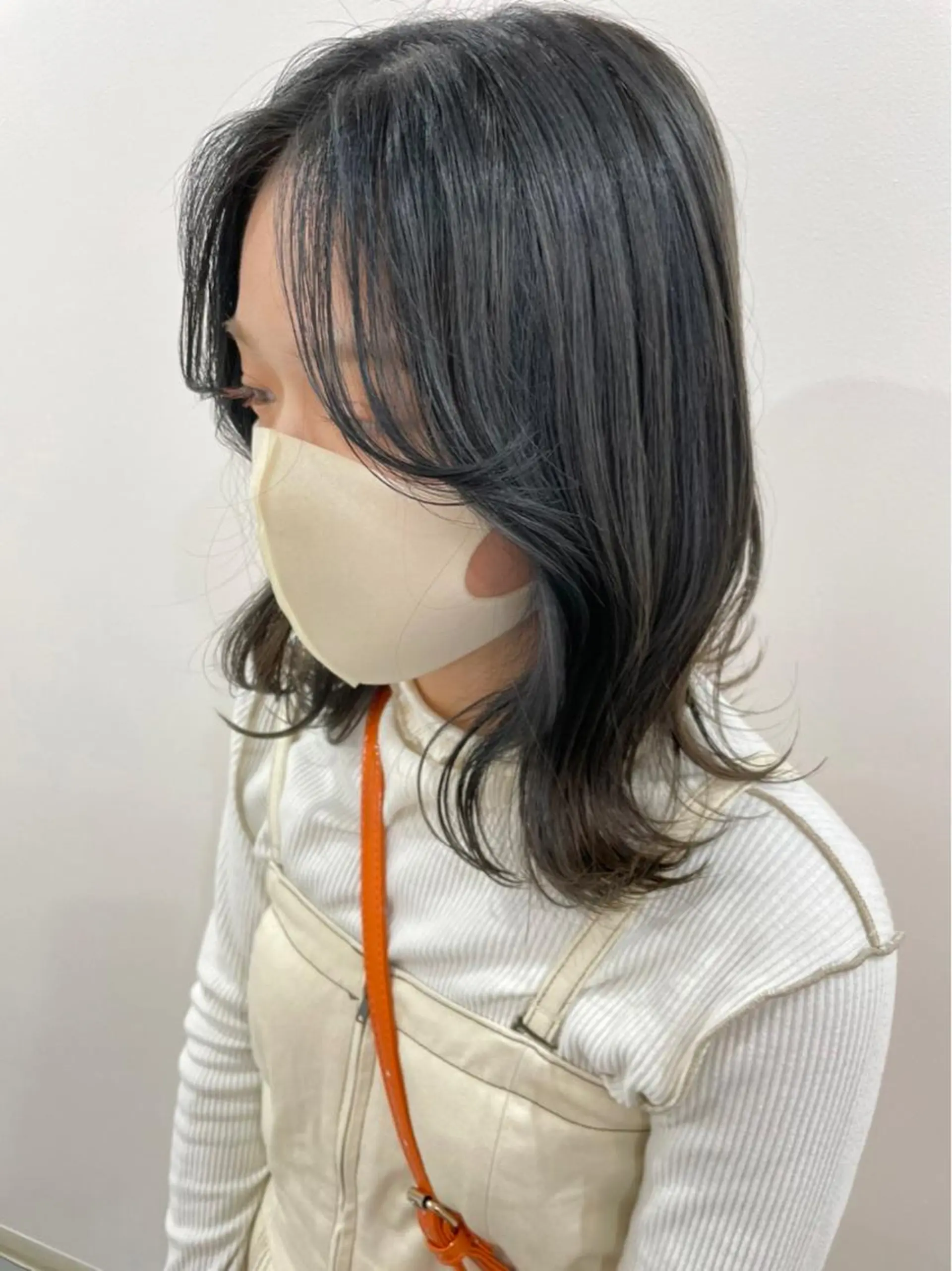 ミディアム カラー akane .のヘアスタイル