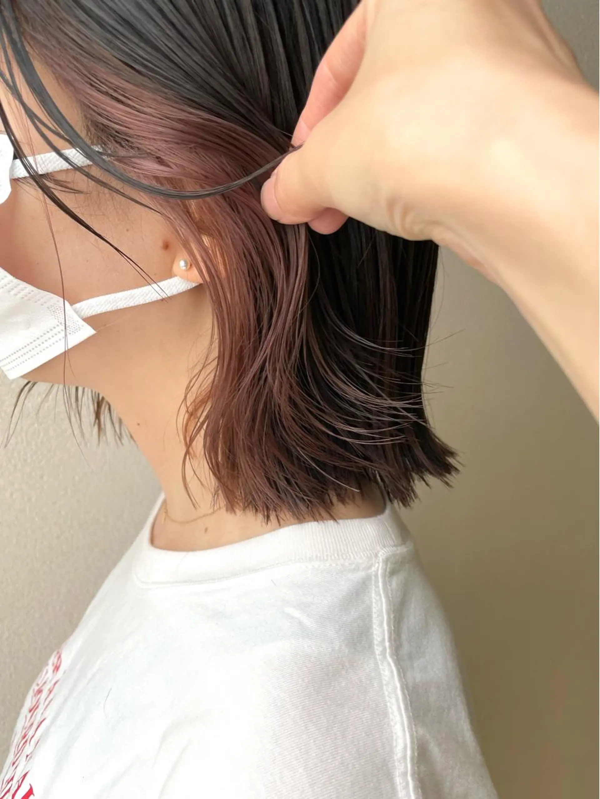 ミディアム カラー ブリーチ イヤリングカラー ピンクカラー ボブ 外ハネヘア ヘアカラー トリートメント 沢田 瞳のヘアスタイル