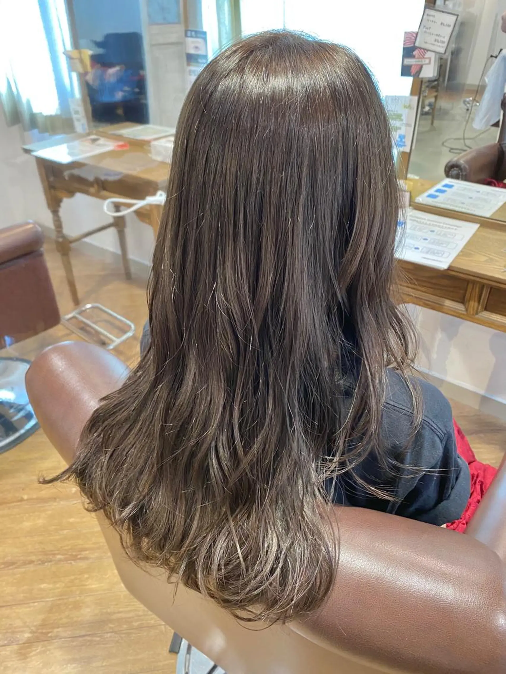 セミロング カラー グレージュ イルミナカラー カット ヘアカラー トリートメント 美髪・髪質改善 有田怜平のヘアスタイル