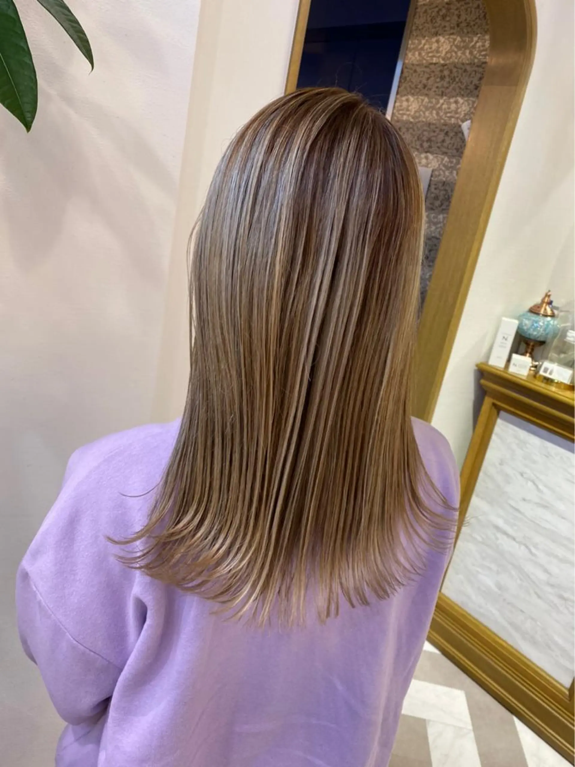 ミディアム カット ヘアカラー トリートメント レイヤーカット /透明感カラー西田のヘアスタイル