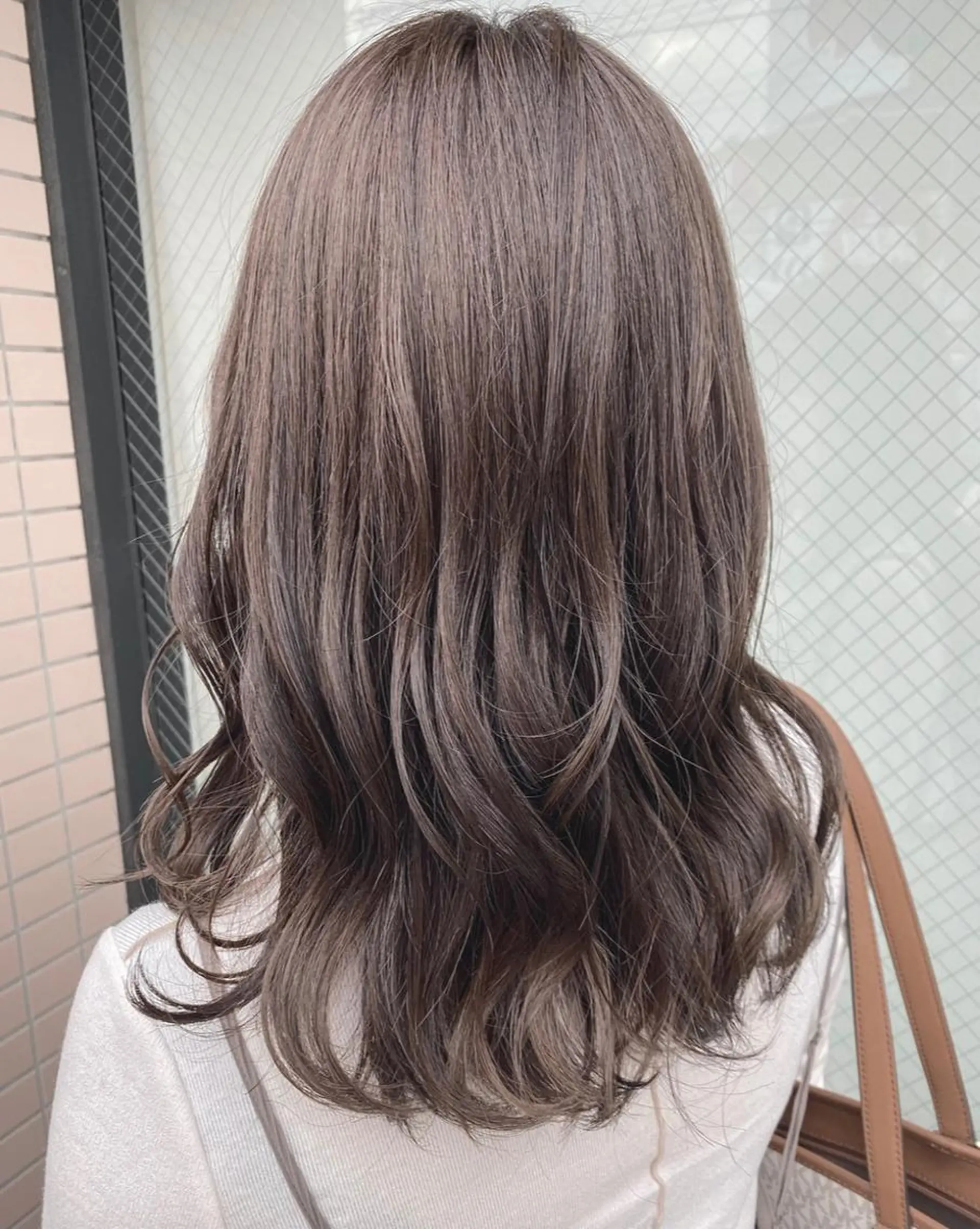 セミロング アッシュ アッシュグレー トリートメント カット ヘアカラー 🫧顔周りカット 🫧樫村優香のヘアスタイル