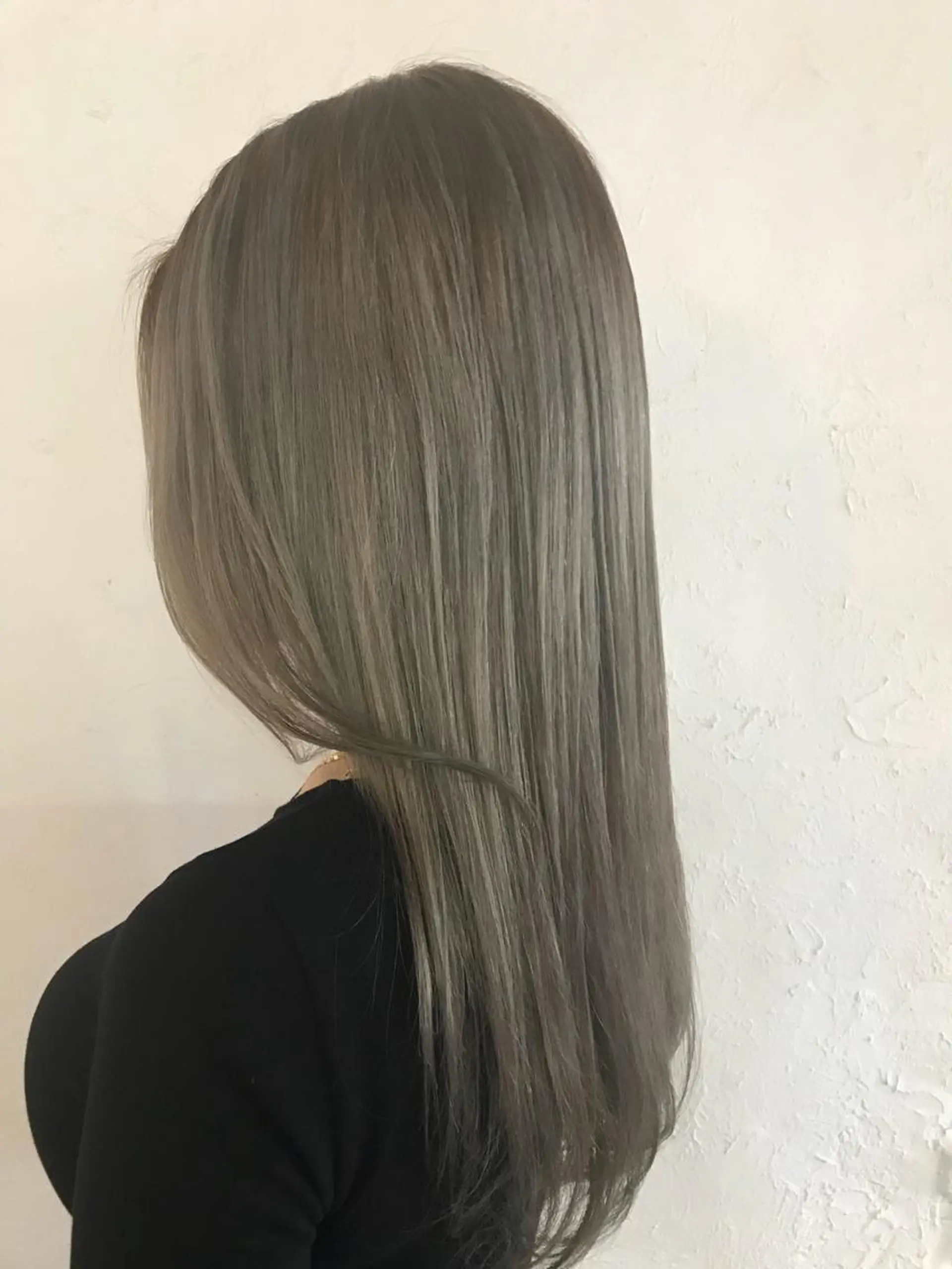 ロング カラー 伊藤 優希のヘアスタイル