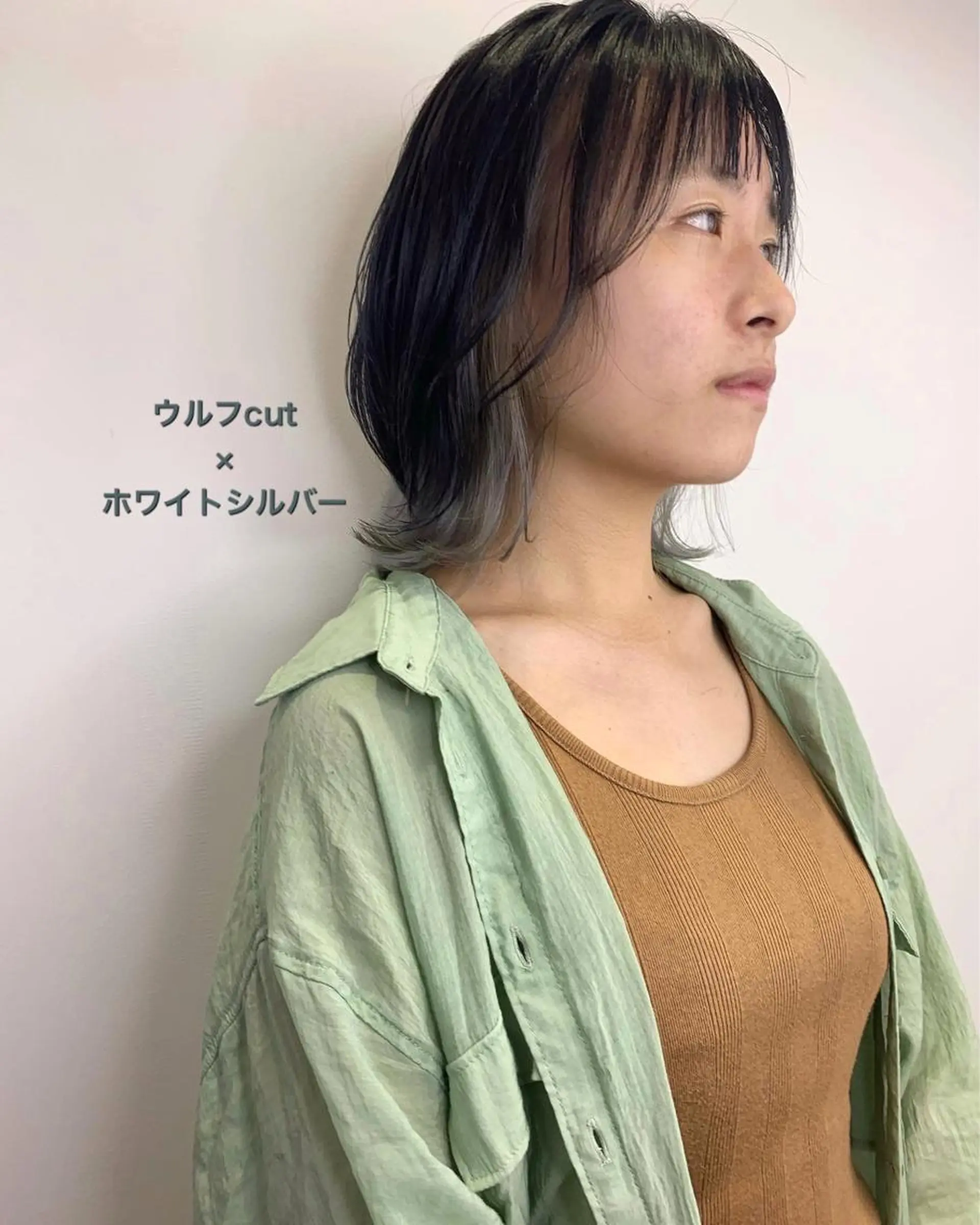 ミディアム カラー ブリーチ インナーカラー シルバー ホワイトシルバー ウルフカット SALOWIN神戸三宮店所属・【美髪を叶える】中谷 彰宏（アキ)のヘアスタイル